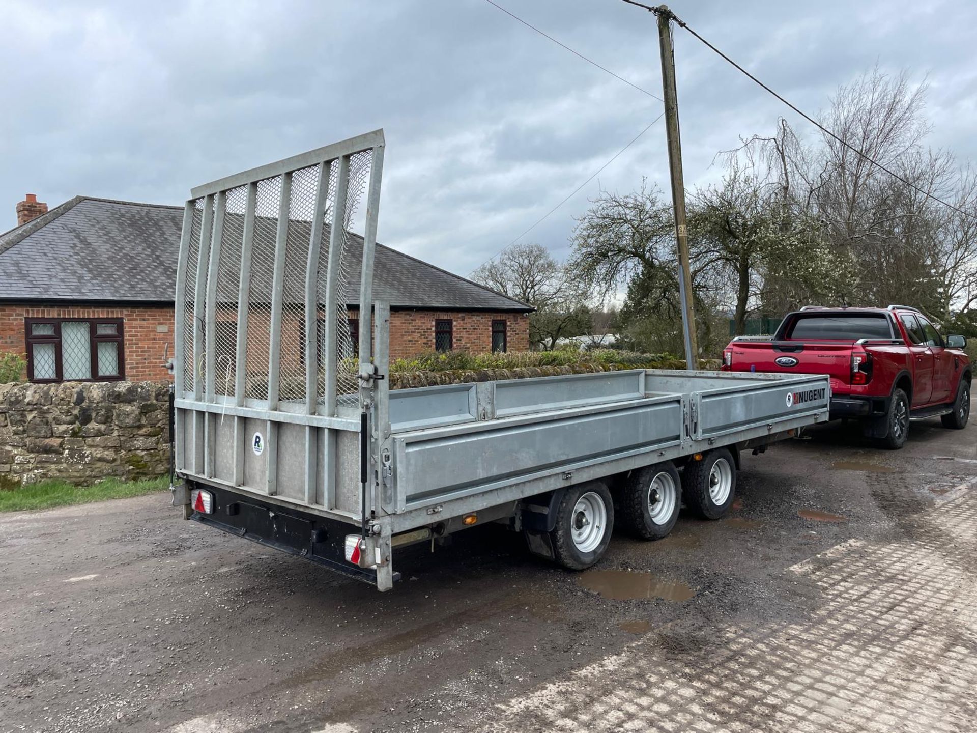 2022 NUGENT F5520T 3.5 TON TRI AXLE FLATBED TRAILER WITH SIDE AND REAR RAMP DOOR *PLUS VAT* - Image 3 of 9