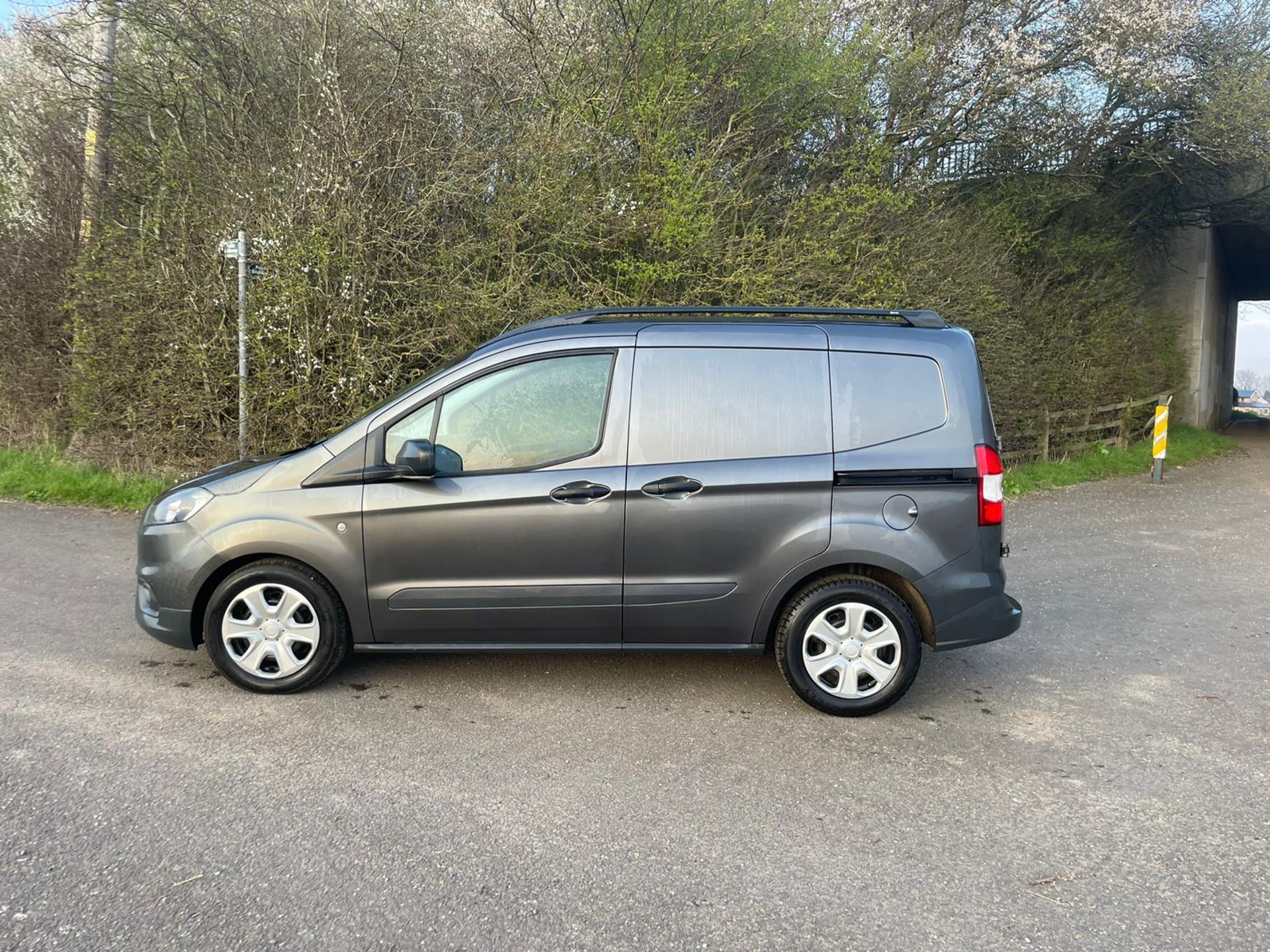 2018/68 REG FORD TRANSIT COURIER TREND TDCI 1.5 DIESEL GREY PANEL VAN, SHOWING 1 FORMER KEEPER - Image 4 of 13