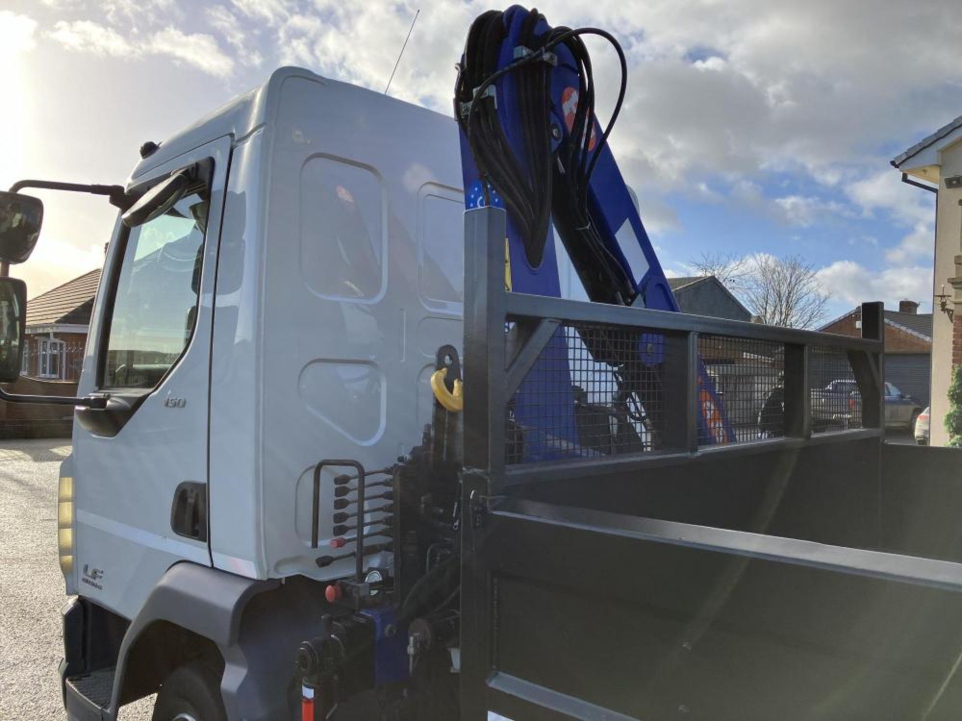 2017 DAF TRUCKS LF 7.5 TONNE TIPPER WITH PM 4.5 CRANE EURO 6 UNDERARM TIPPER *PLUS VAT* - Image 6 of 29