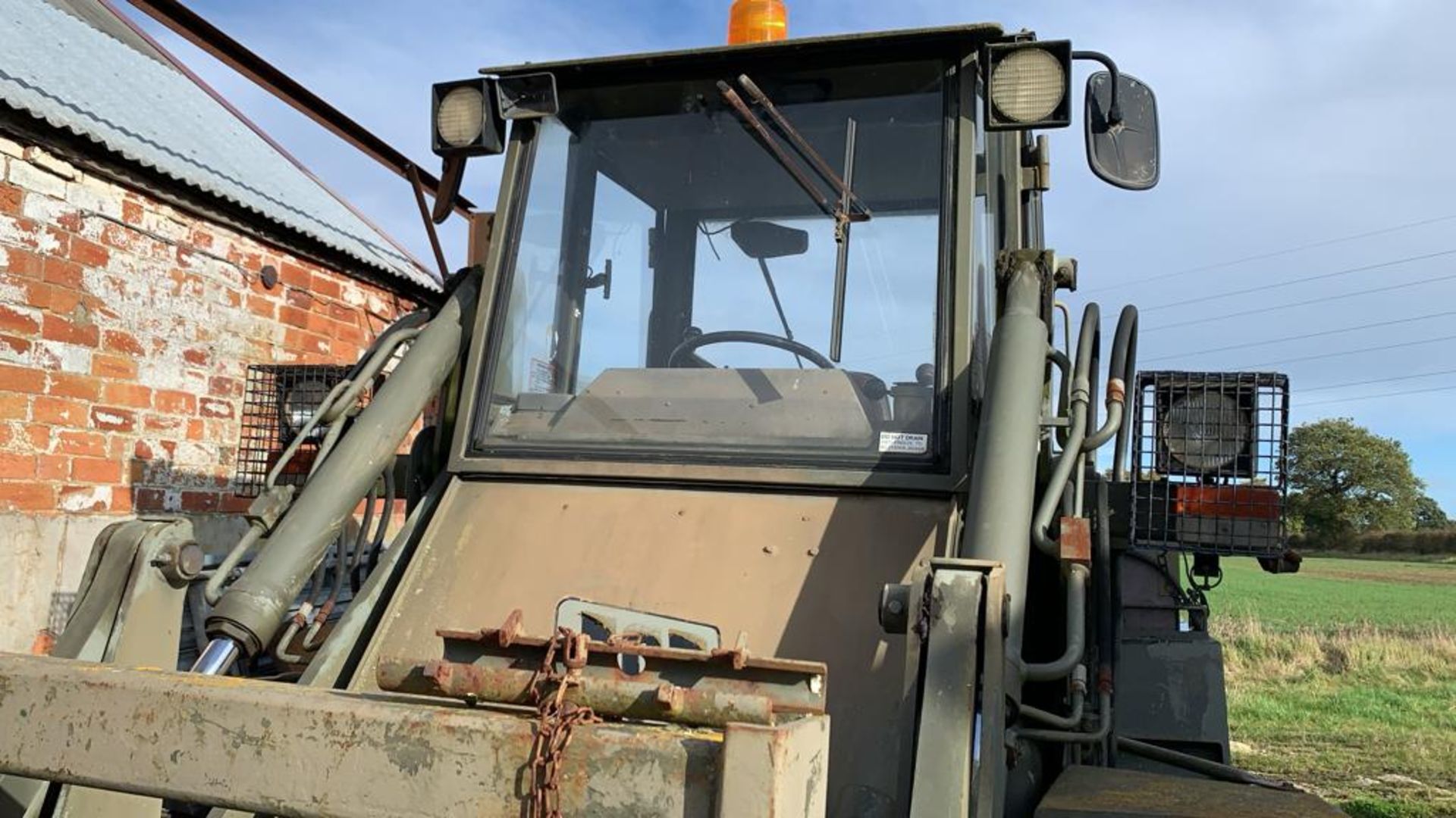 1986 JCB WHEELED LOADING SHOVEL, FULL MILITARY SPEC WITH BLAST ARMOUR, 2 WHEEL & 4 WHEEL DRIVE - Bild 3 aus 8