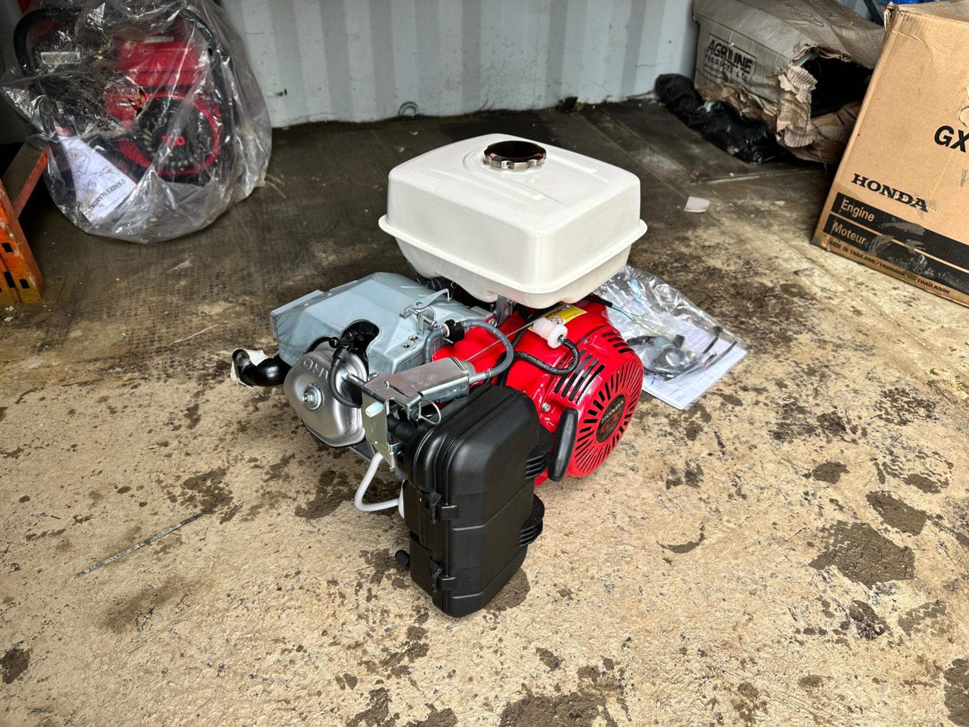 NEW/UNUSED HONDA GX390 ELECTRIC START PETROL ENGINE *PLUS VAT* - Image 3 of 12