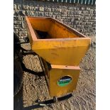 MCCONNELL DABRO SPREADER, SUITABLE FOR 3 POINT LINKAGE *PLUS VAT*