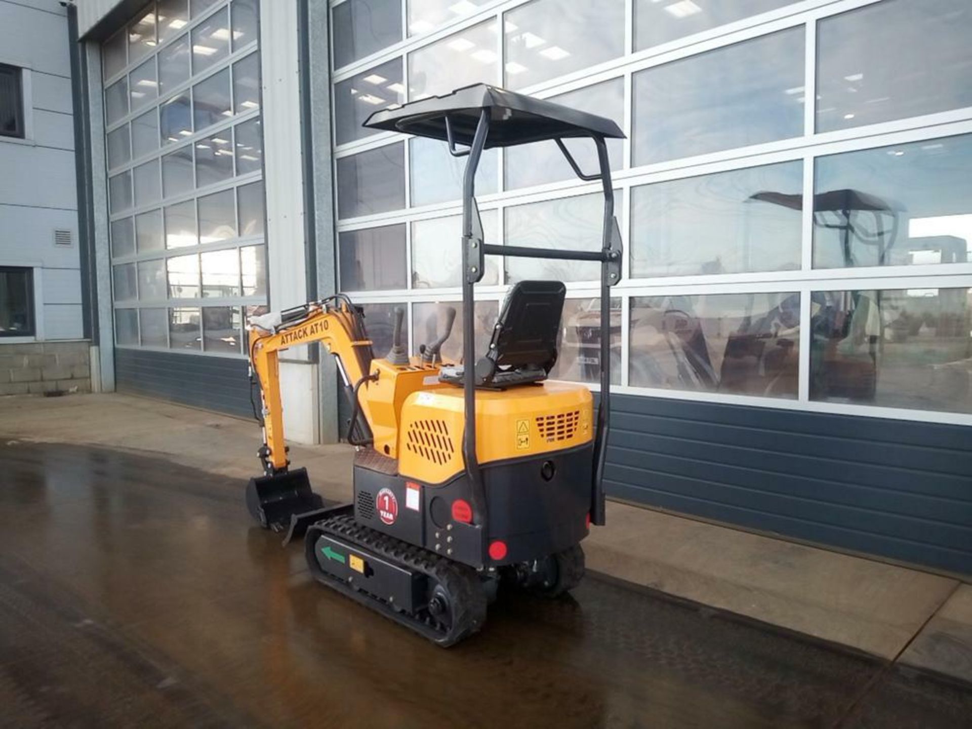 UNUSED PIPED MINI DIGGER / MICRO DIGGER, RUBBER TRACKS, BLADE, PIPED FOR BREAKER *PLUS VAT* - Image 4 of 9