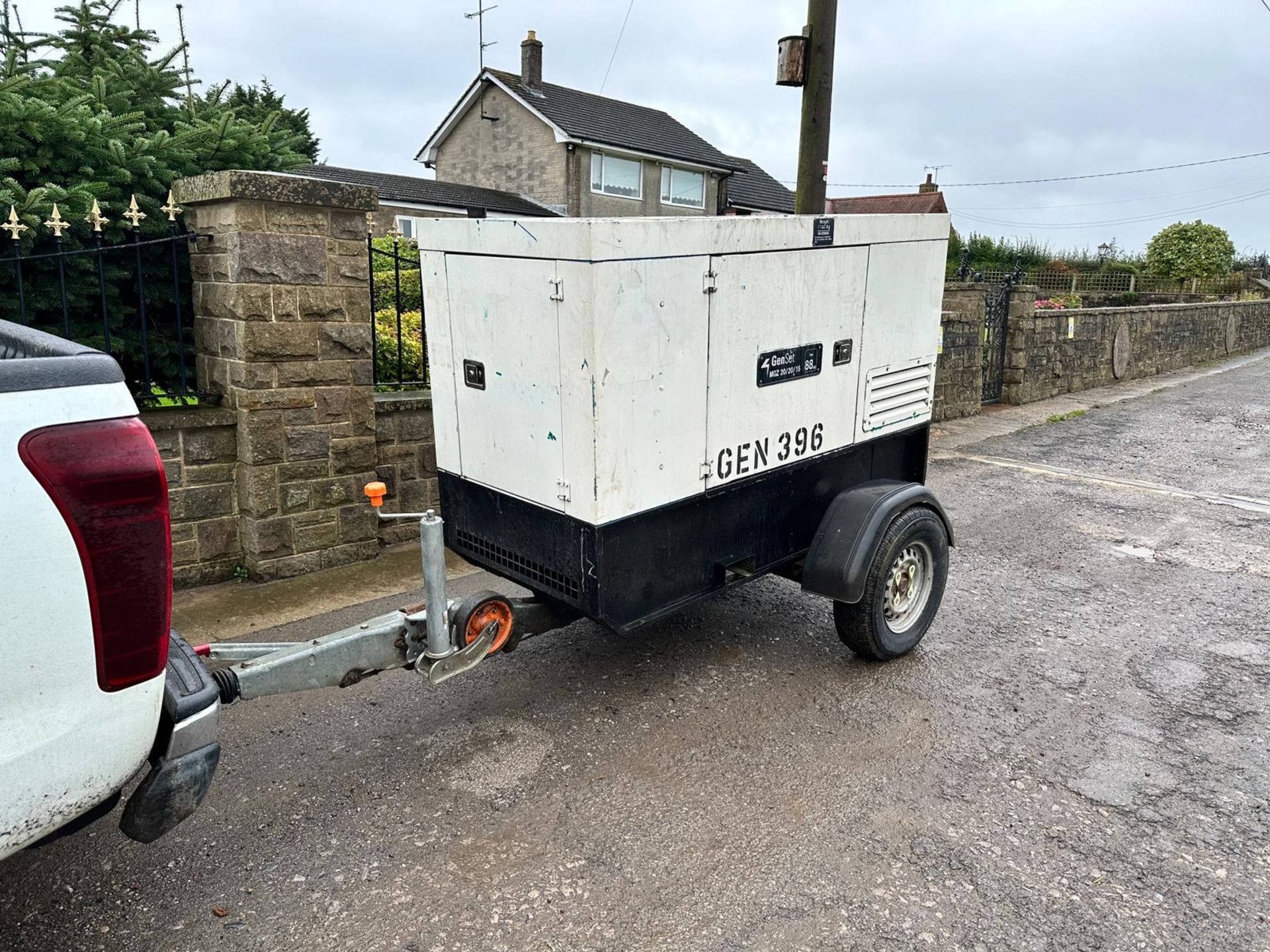 2008 GENSET MGZ 20/20/15 20KVA DIESEL SINGLE AXLE TOWBEHIND GENERATOR *PLUS VAT* - Image 2 of 15