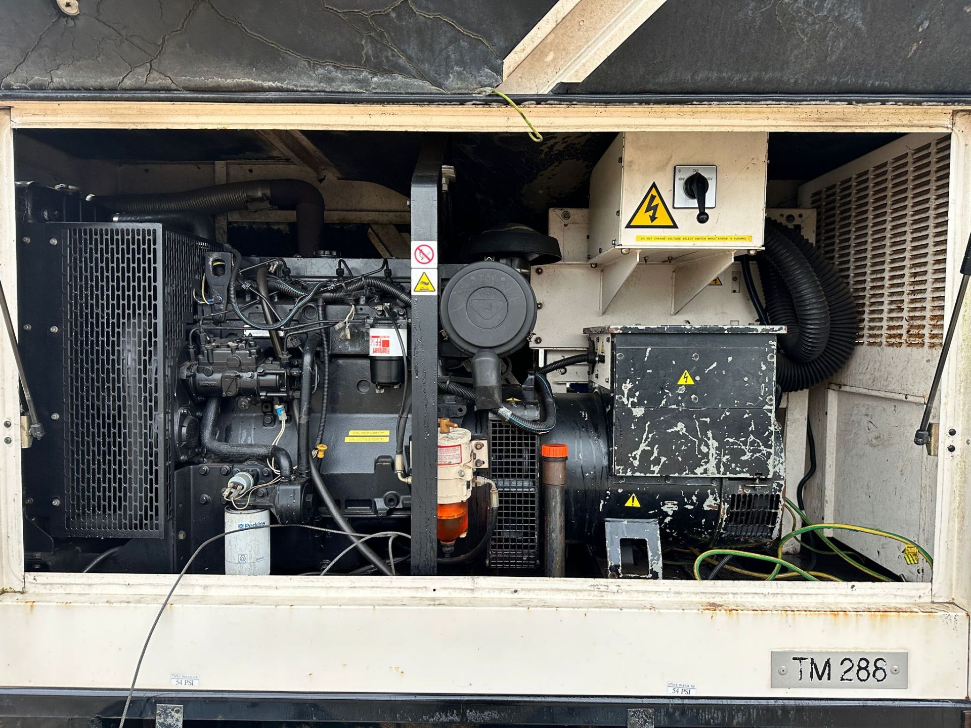 F.G.WILSON P75P1 75KVA DIESEL TWIN AXLE TOWBEHIND GENERATOR *PLUS VAT* - Image 10 of 16