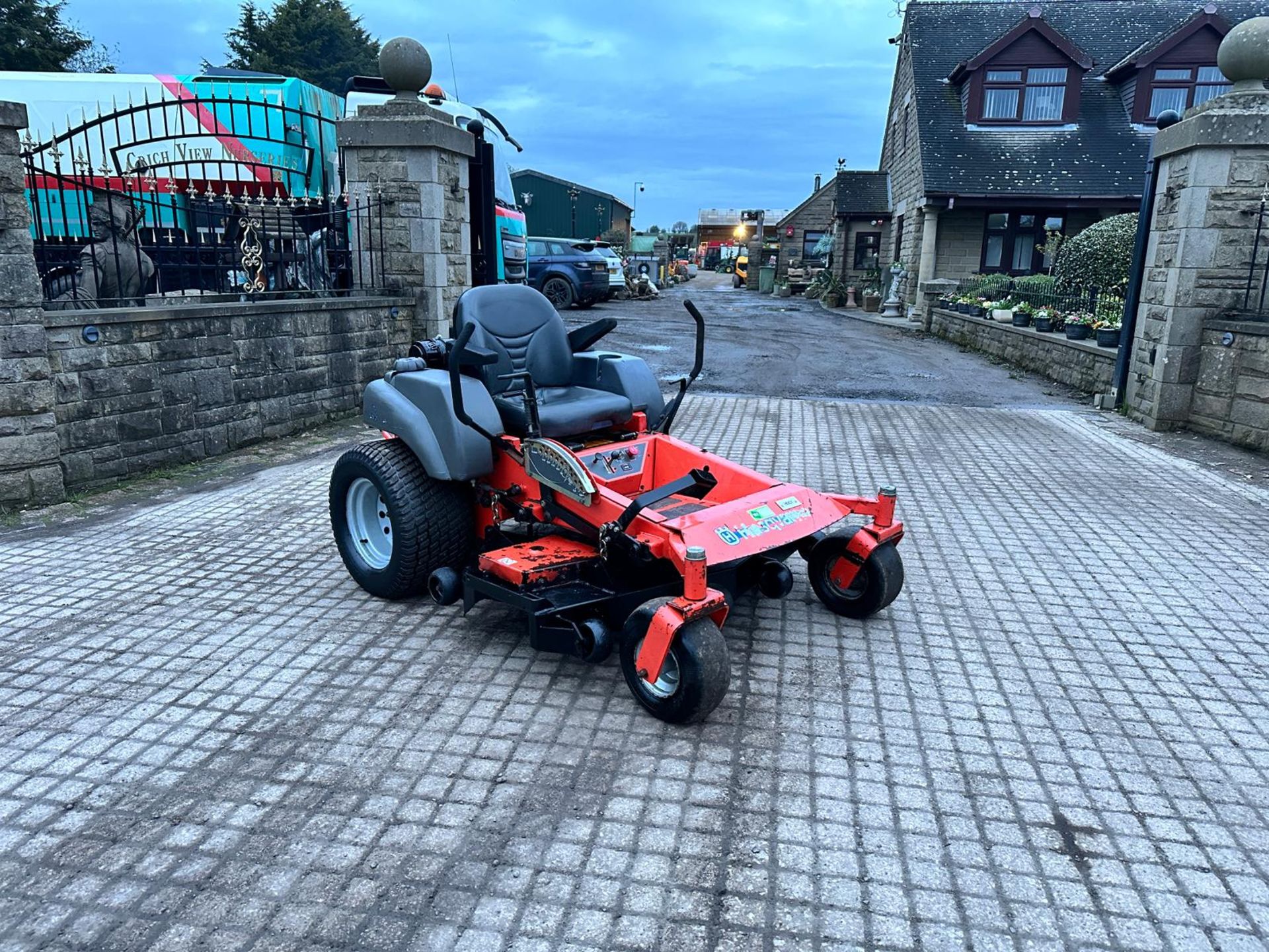 HUSQVARNA 48” COMMERICAL ZERO TURN MOWER *PLUS VAT*