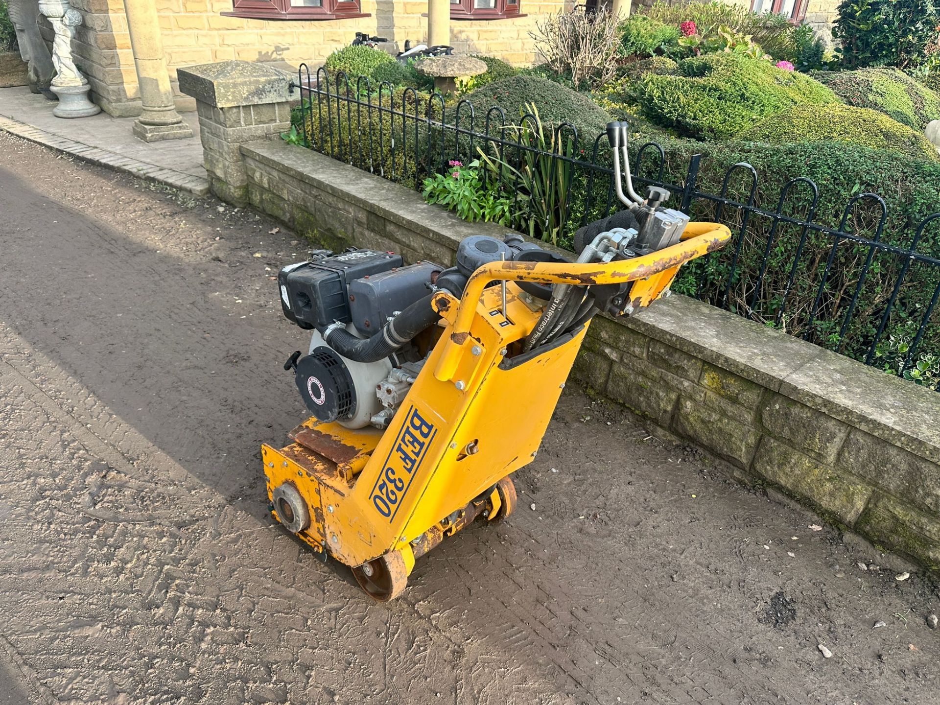 SPE BEF320-1A F/R DIESEL FLOOR SCRABBLER *PLUS VAT* - Image 8 of 11