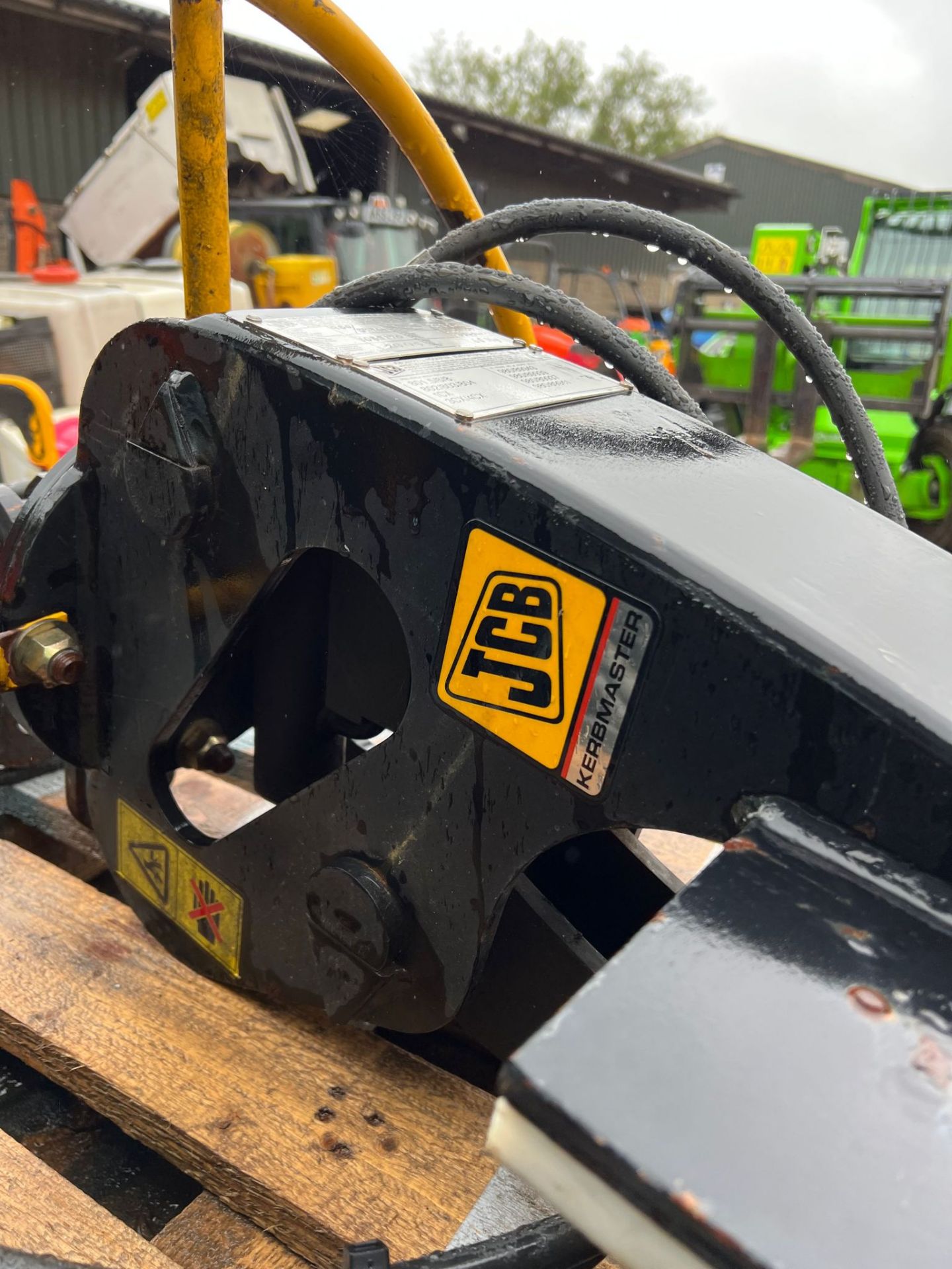 UNUSED JCB HYDRAULIC KERBMASTER KERB LIFTER FOR EXCAVATOR *PLUS VAT* - Image 7 of 11