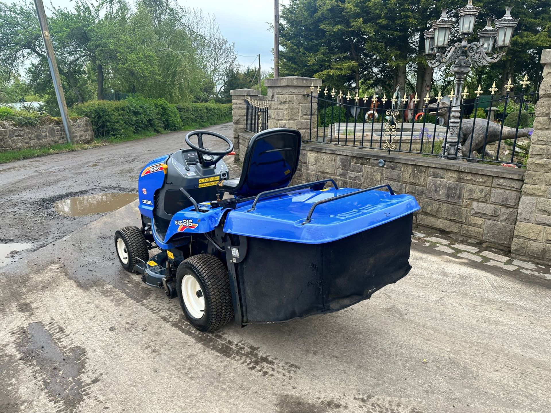 2017 ISEKI SXG216 DIESEL RIDE ON MOWER *PLUS VAT* - Image 5 of 17