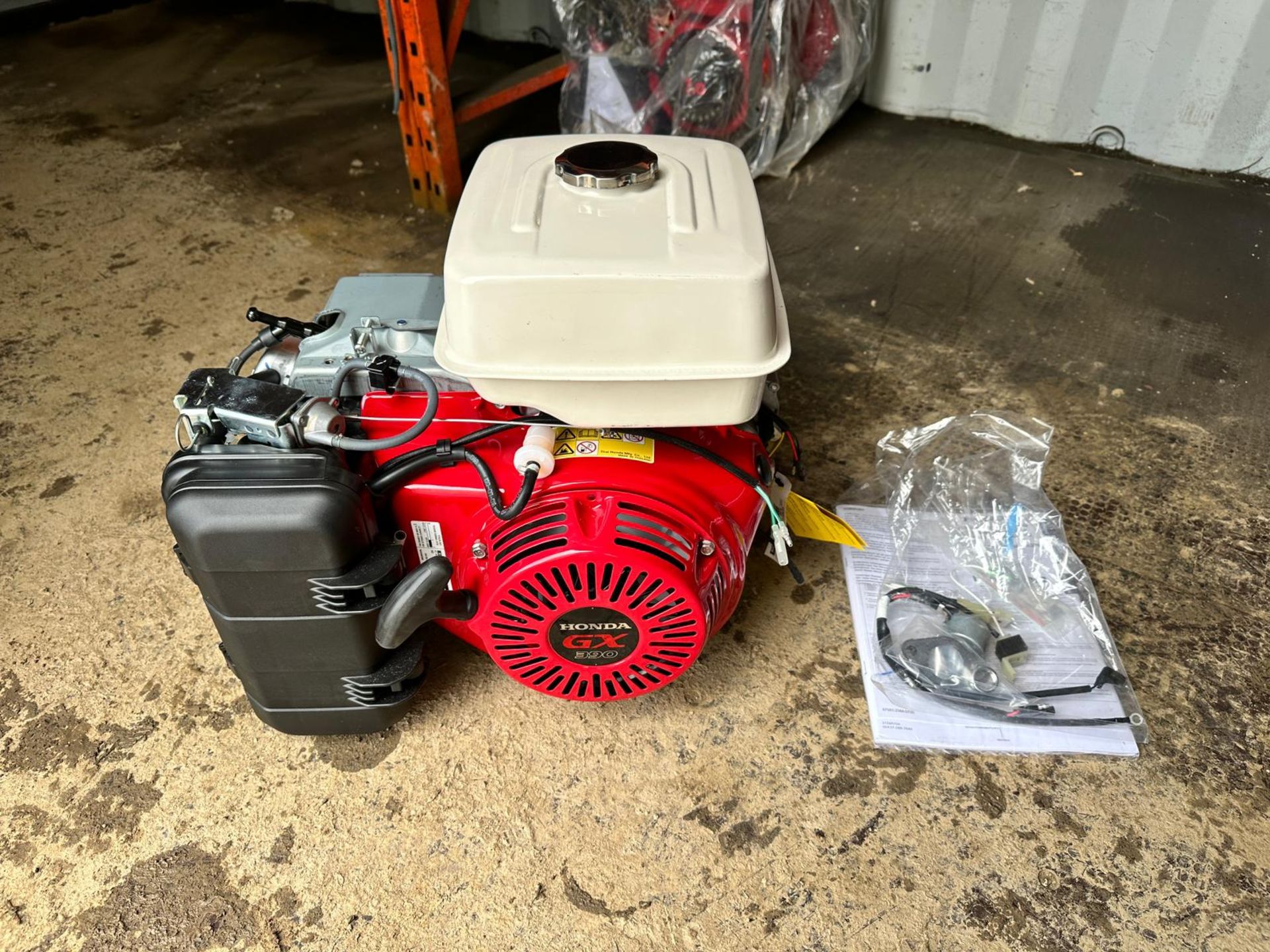 NEW/UNUSED HONDA GX390 ELECTRIC START PETROL ENGINE *PLUS VAT* - Image 4 of 12