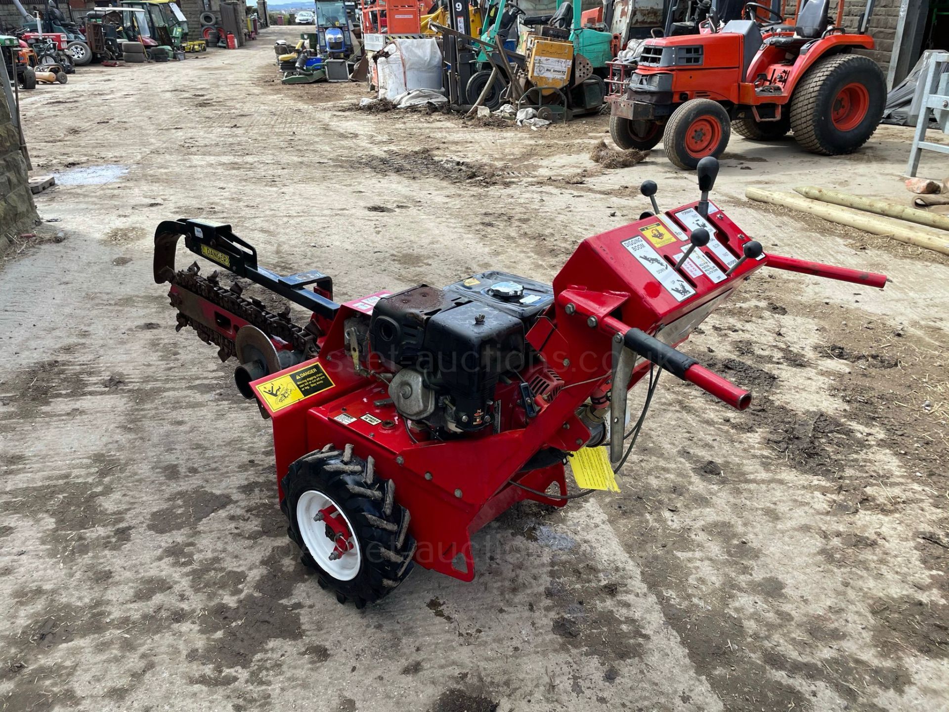 BARRETO 912 WHEELED TRENCHER, RUND DRIVES AND WORKS, HONDA PETROL ENGINE *PLUS VAT* - Image 4 of 10