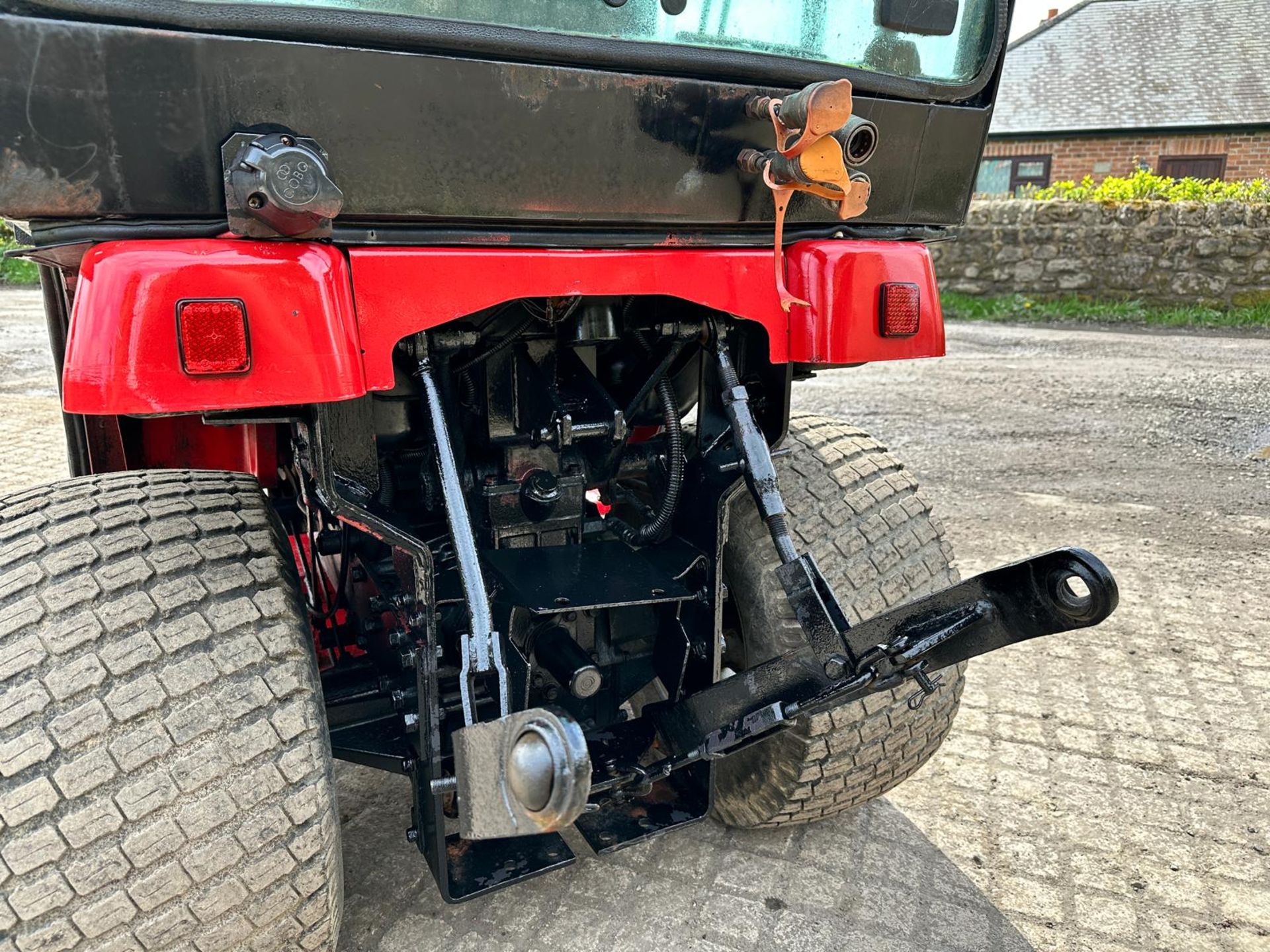 2009 MASSEY FERGUSON GC2300 23HP 4WD COMPACT TRACTOR WITH UNDERSLUNG DECK *PLUS VAT* - Image 6 of 18