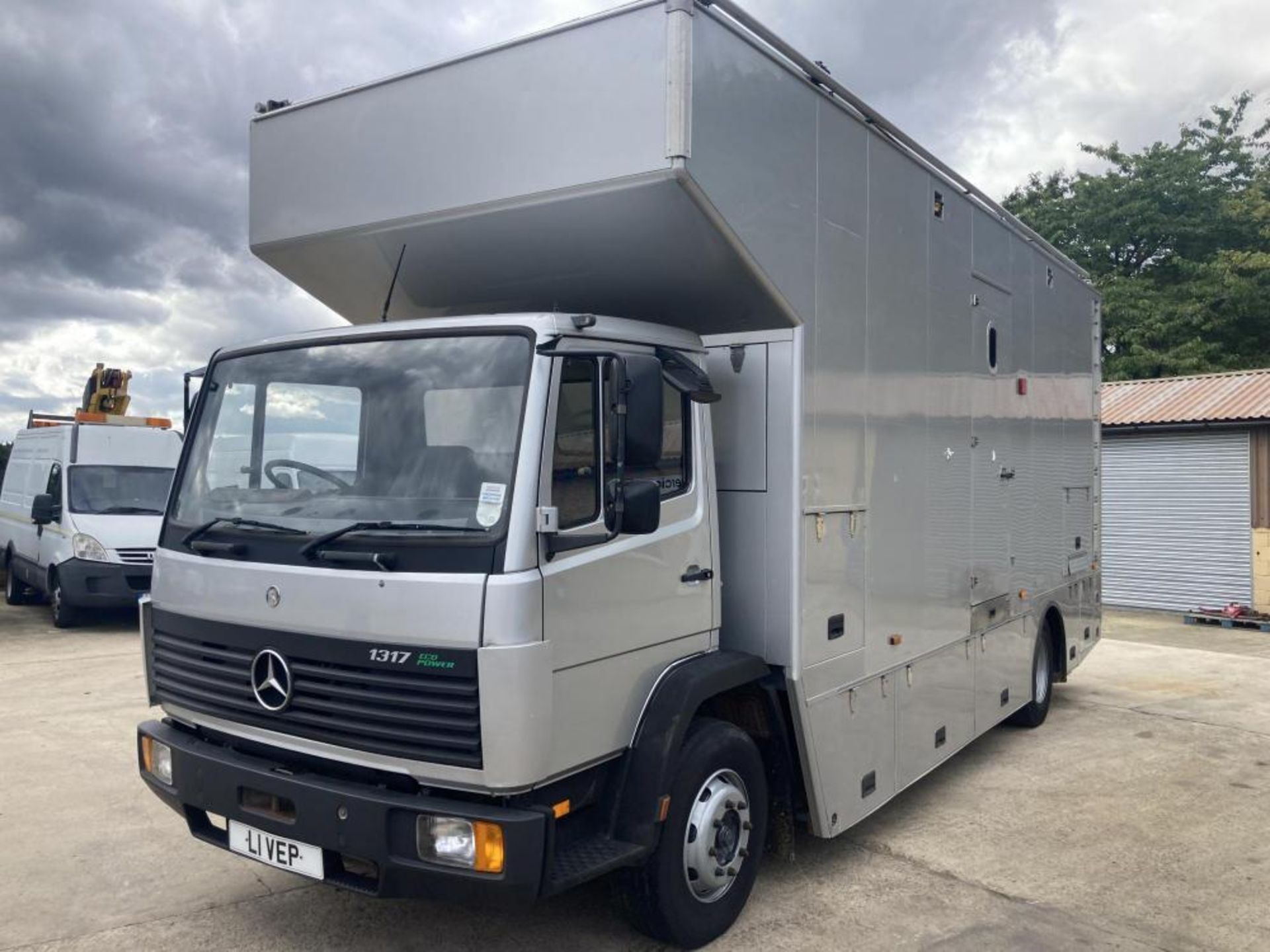 1997 MERCEDES LK900 1317L D SILVER BOX TRUCK/ RACE TRUCK MOTORHOME *NO VAT* - Image 2 of 21