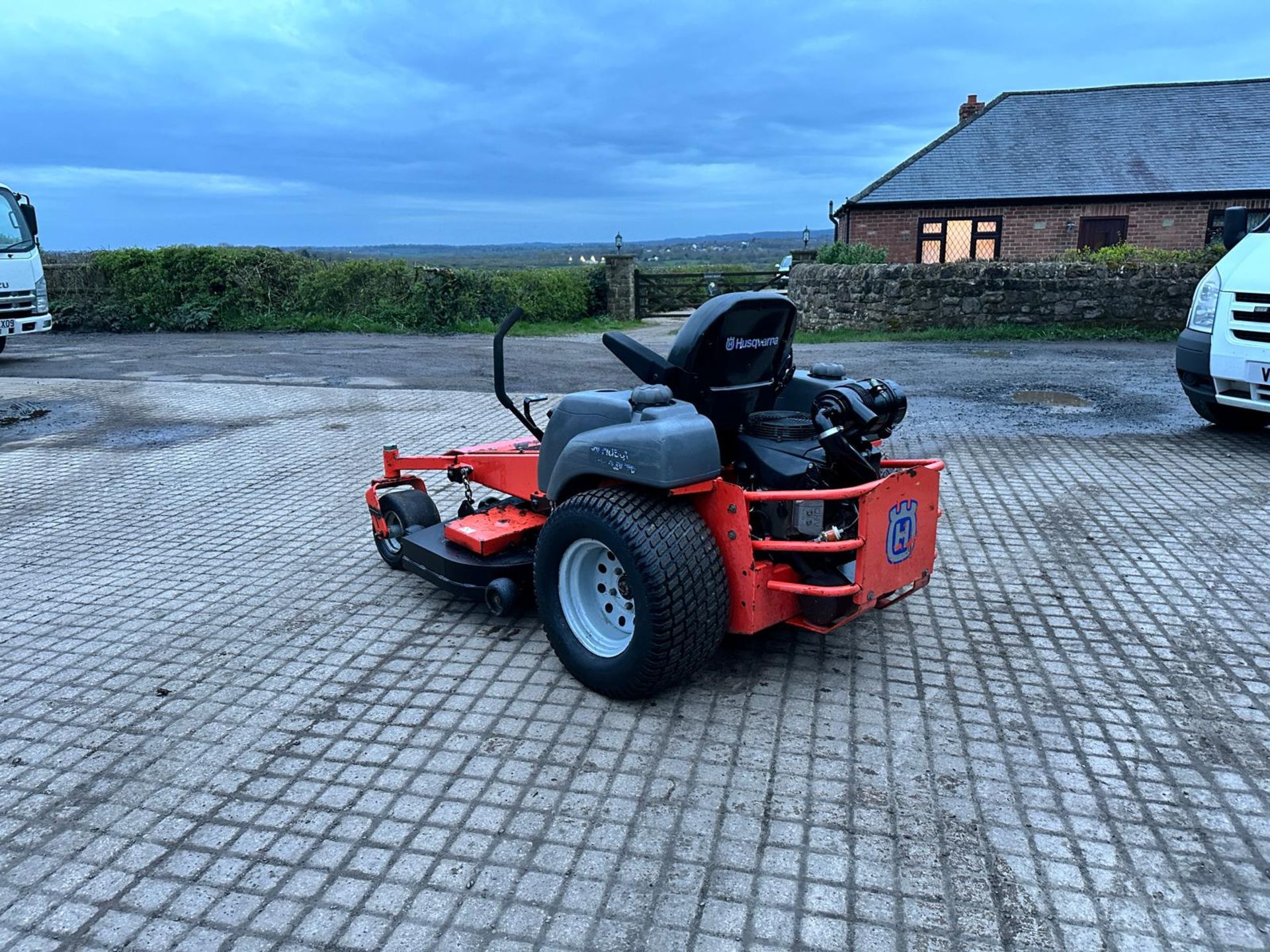 HUSQVARNA 48” COMMERICAL ZERO TURN MOWER *PLUS VAT* - Image 3 of 14