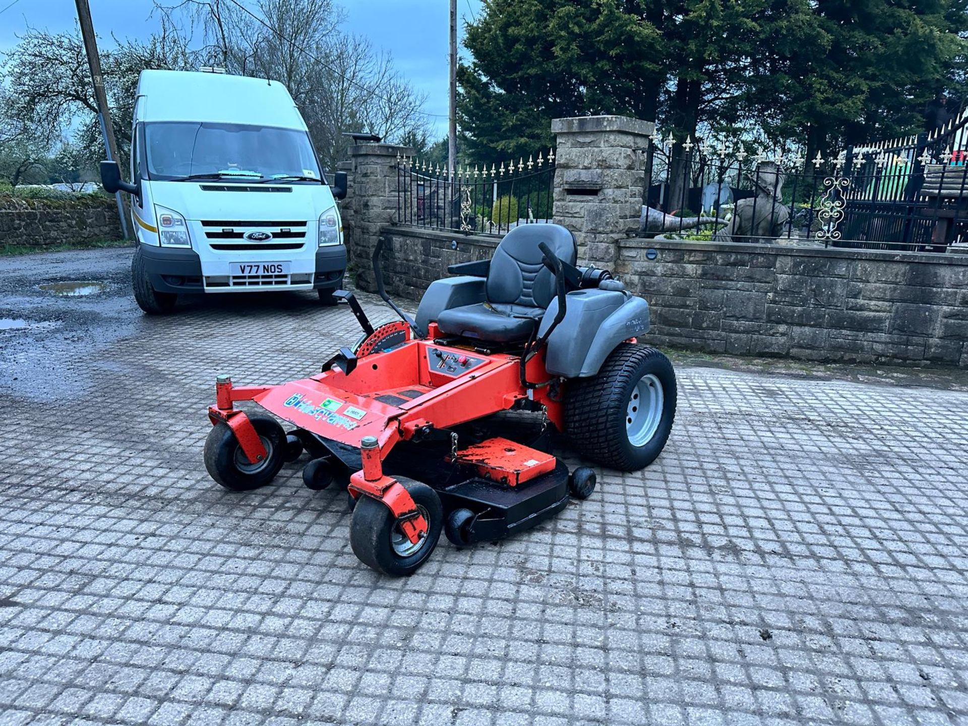 HUSQVARNA 48” COMMERICAL ZERO TURN MOWER *PLUS VAT* - Bild 2 aus 14