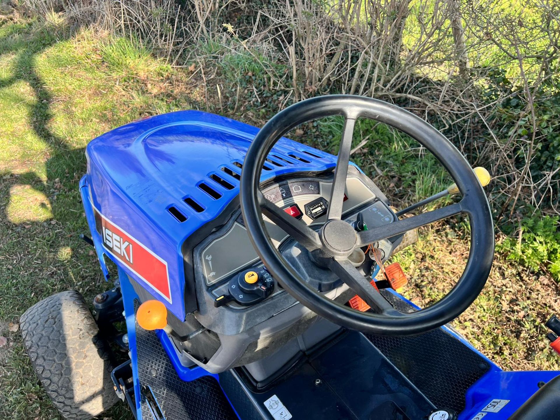 Iseki SXG22 Diesel High Tip Ride On Mower With Iseki SBC550 Collector, Runs Drives Cuts And Collects - Bild 15 aus 16