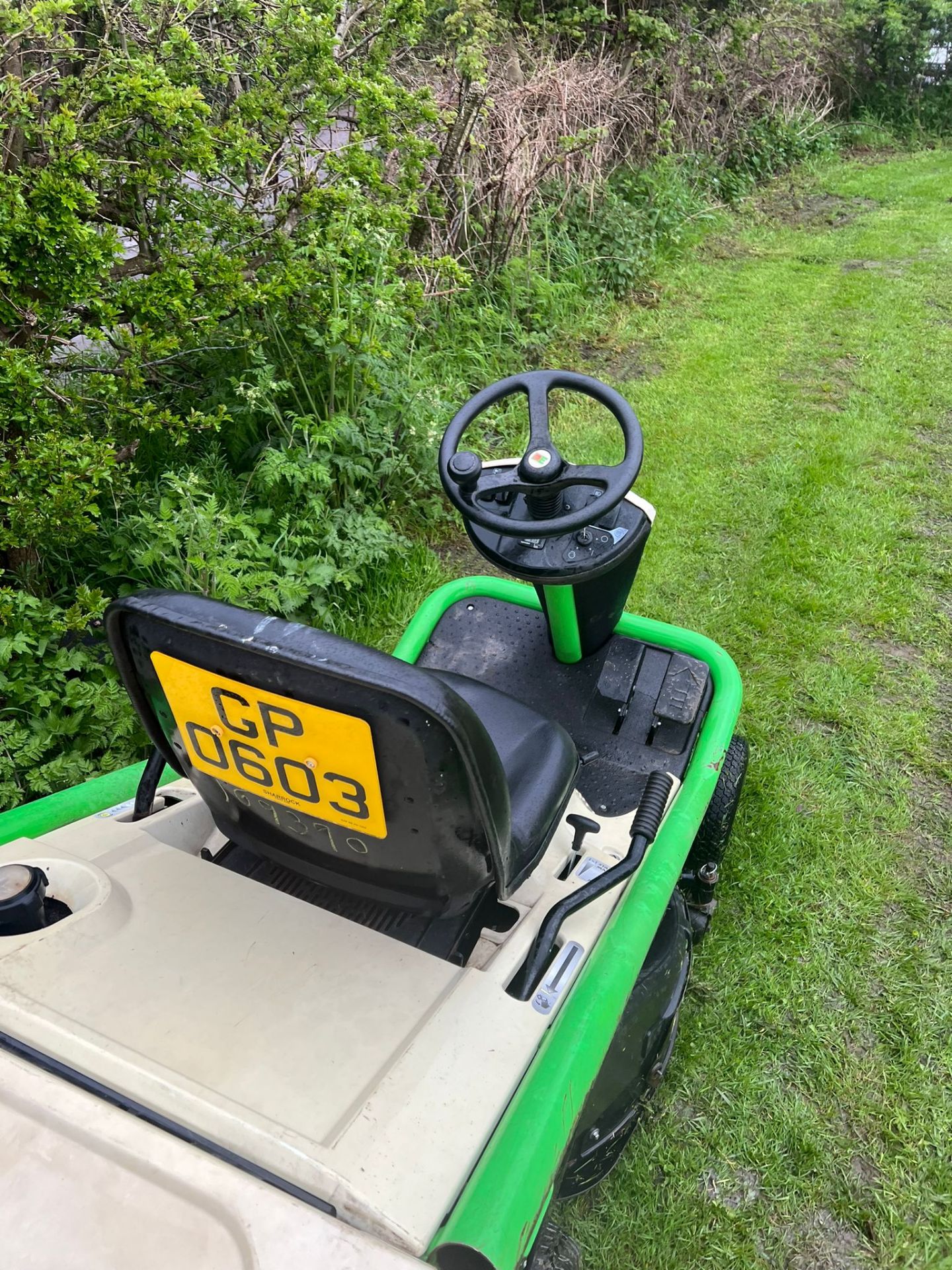 2017 Etesia Hydro 80 Ride On lawn Mower *PLUS VAT* - Image 5 of 7