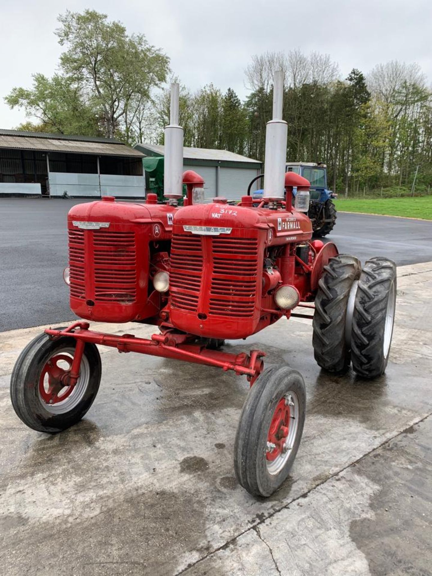 McCORMICK FARMALL A SERIES TWIN ENGINED TRACTOR, RUNS, DRIVES AND WORKS *PLUS VAT* - Image 4 of 9