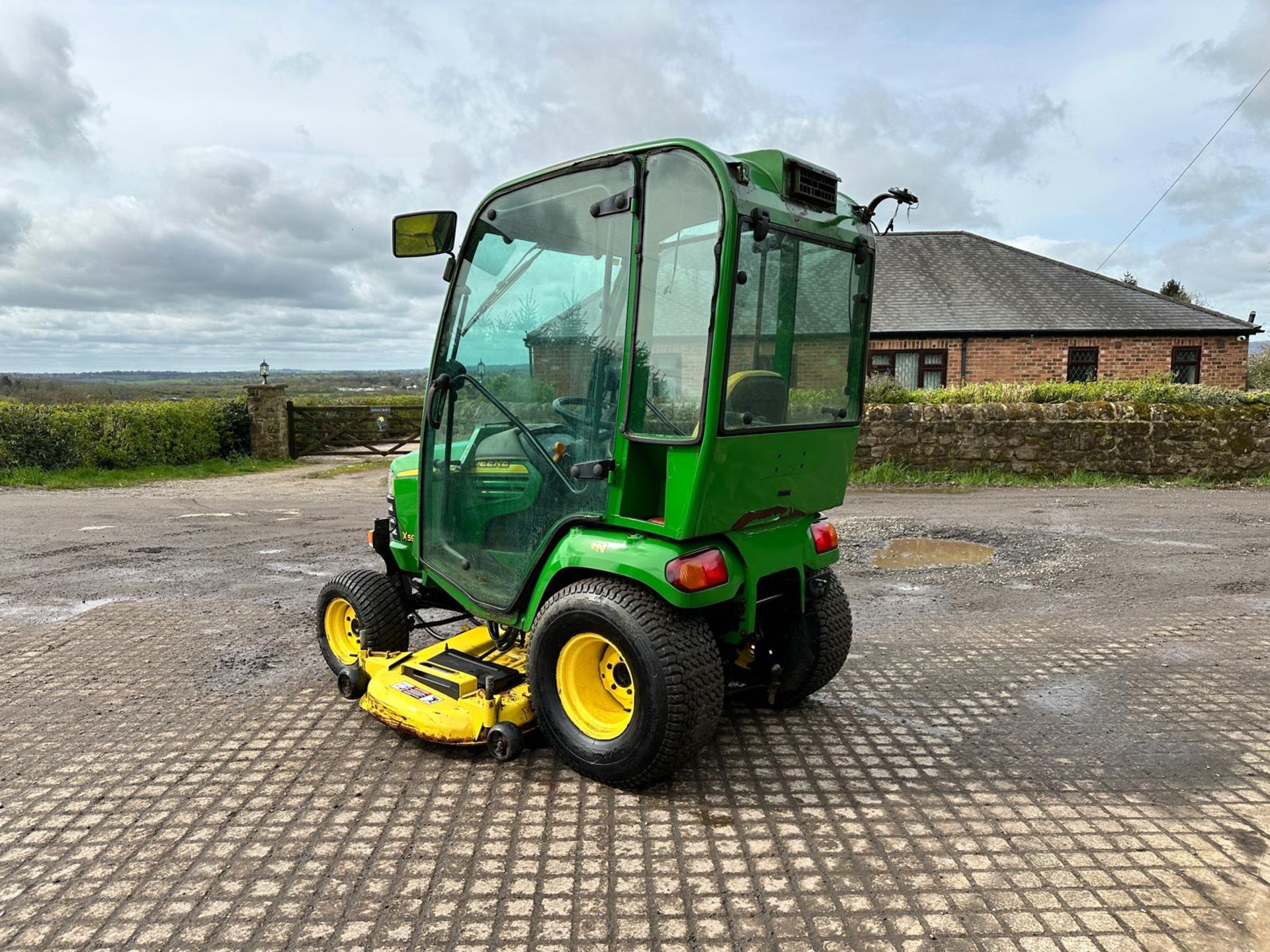 JOHN DEERE X595 24HP 4WD DIESEL COMPACT TRACTOR WITH UNDERSLUNG DECK *PLUS VAT* - Image 5 of 15