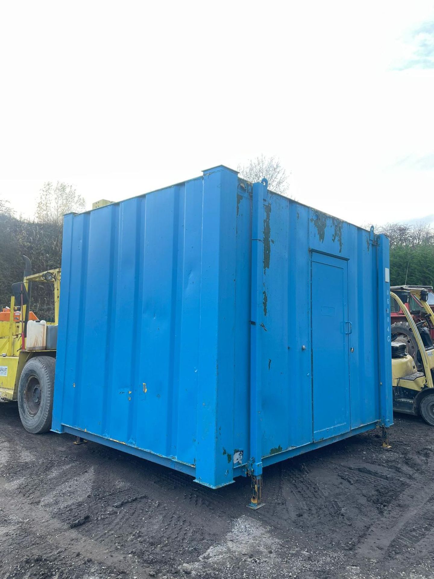 CONTAINER TOILET BLOCK WITH PRIVATE TOILET ON THE SIDE! *PLUS VAT* - Image 4 of 8