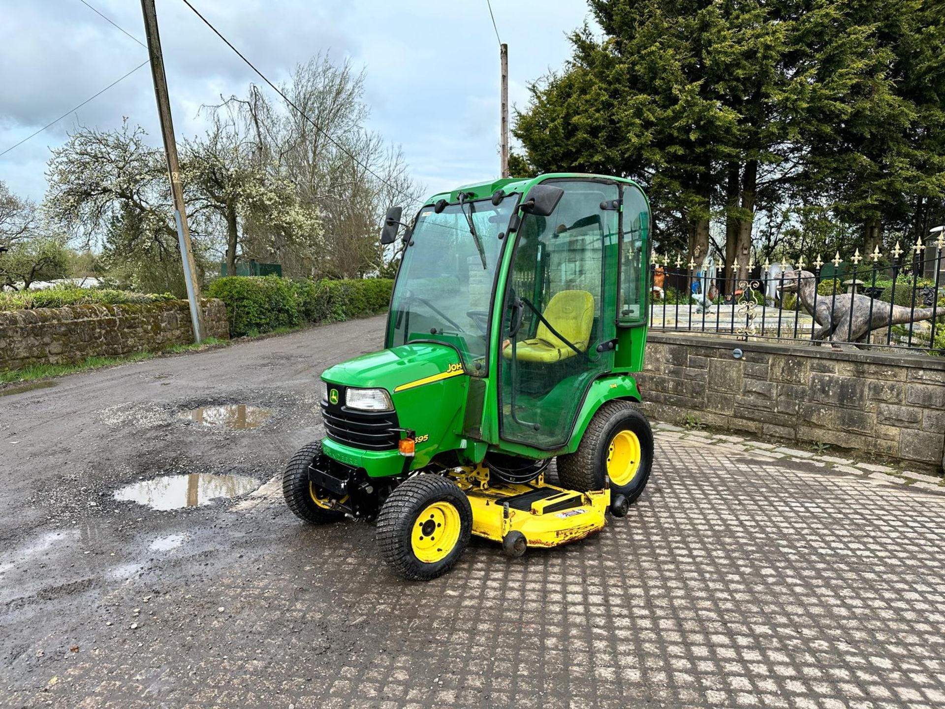 JOHN DEERE X595 24HP 4WD DIESEL COMPACT TRACTOR WITH UNDERSLUNG DECK *PLUS VAT* - Image 4 of 15