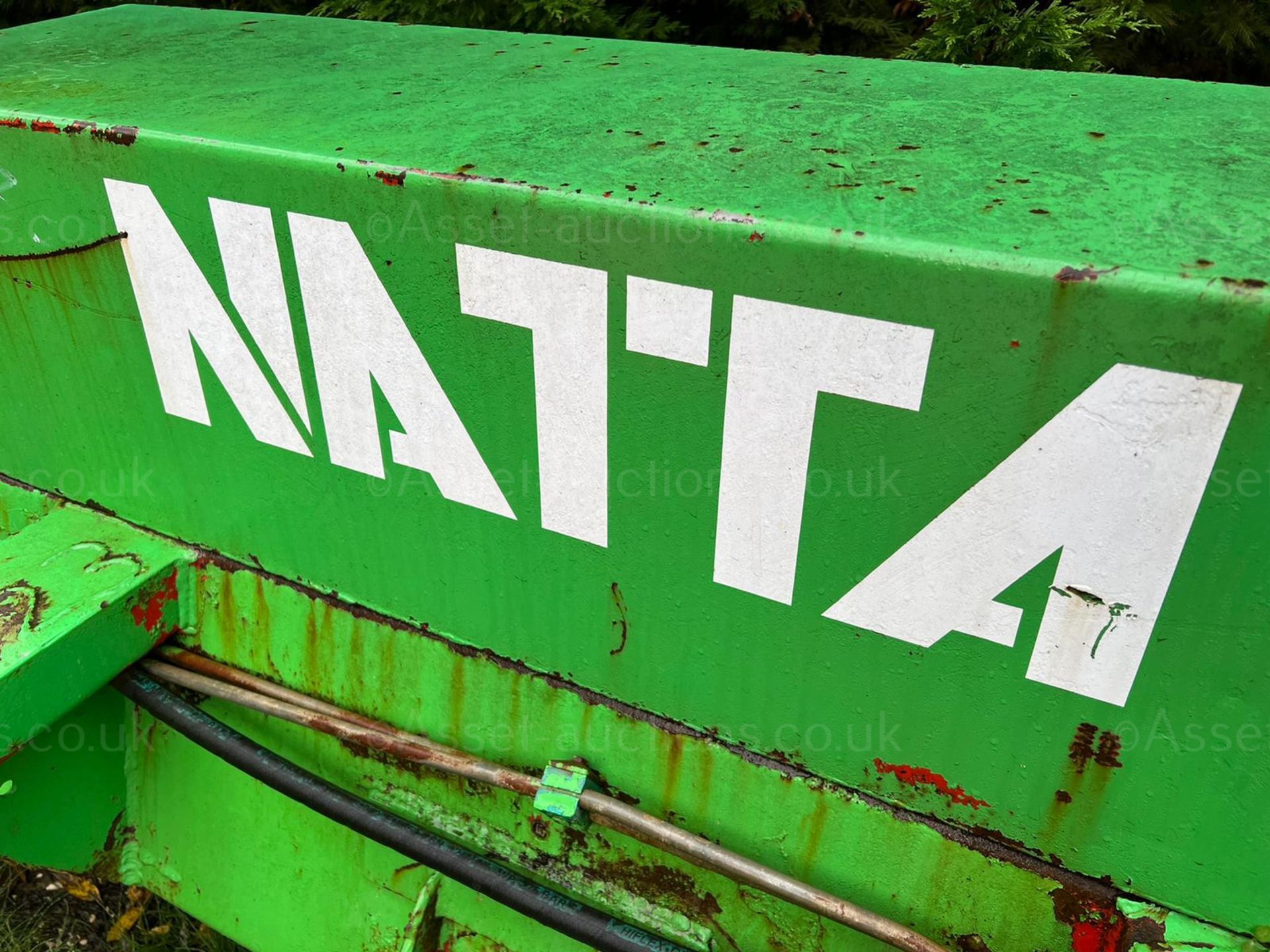 GREEN NATTA SWEEPER BUCKET, SUITABLE FOR PALLET FORKS, HYDRAULIC DRIVE *PLUS VAT* - Image 6 of 6