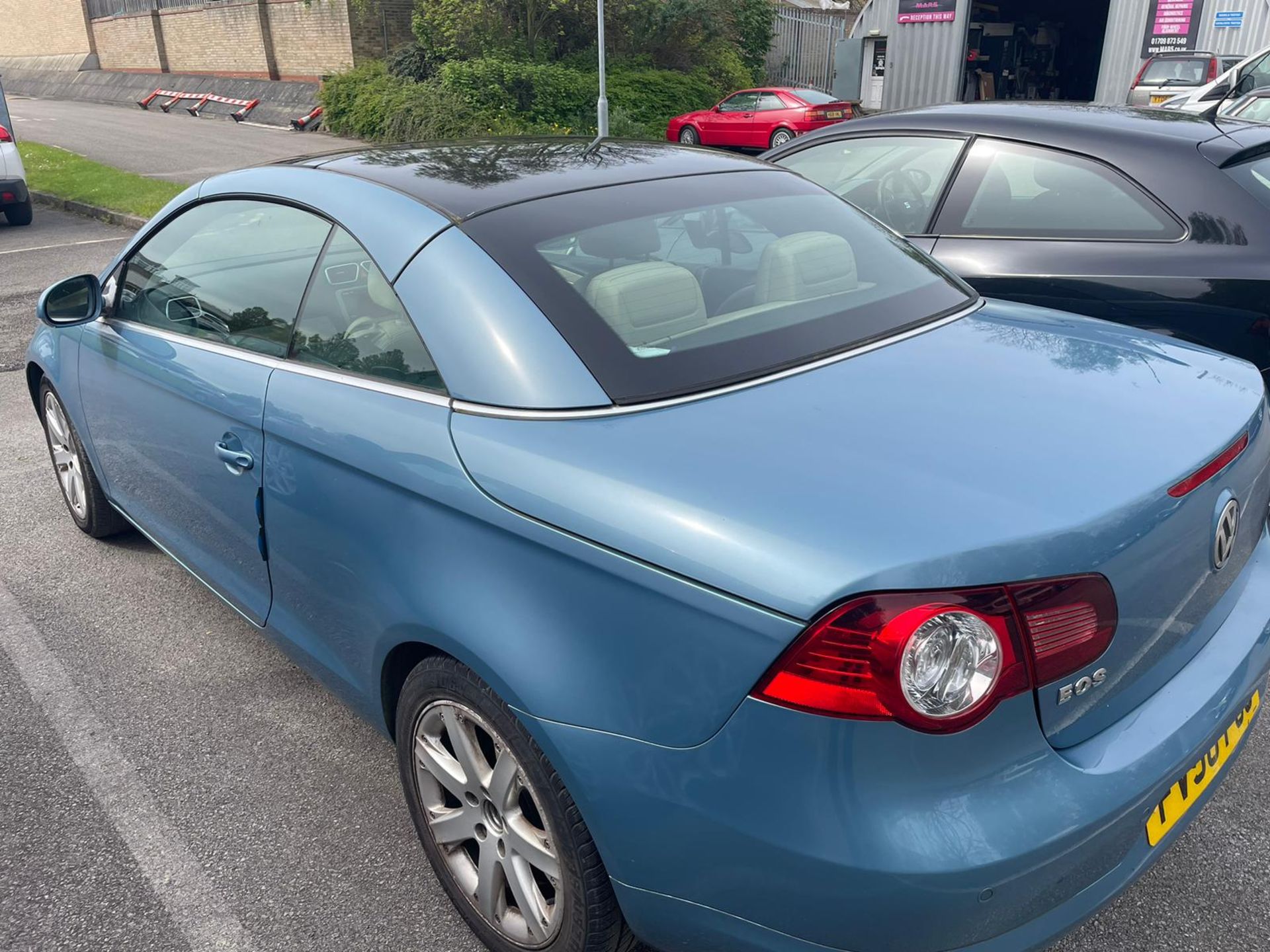 2006/56 REG VOLKSWAGEN EOS SPORT T FSI 250 3.2 PETROL AUTOMATIC CONVERTIBLE *NO VAT* - Image 5 of 15