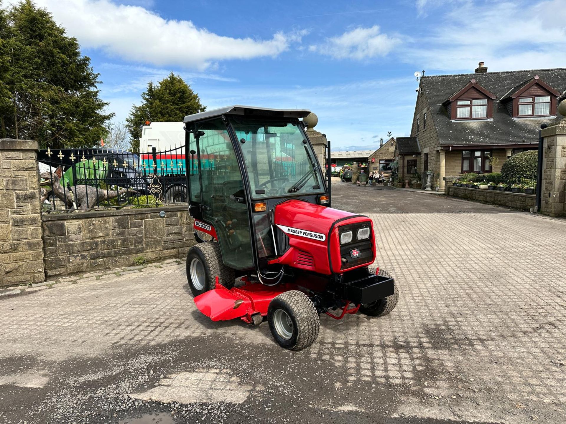 2009 MASSEY FERGUSON GC2300 23HP 4WD COMPACT TRACTOR WITH UNDERSLUNG DECK *PLUS VAT*