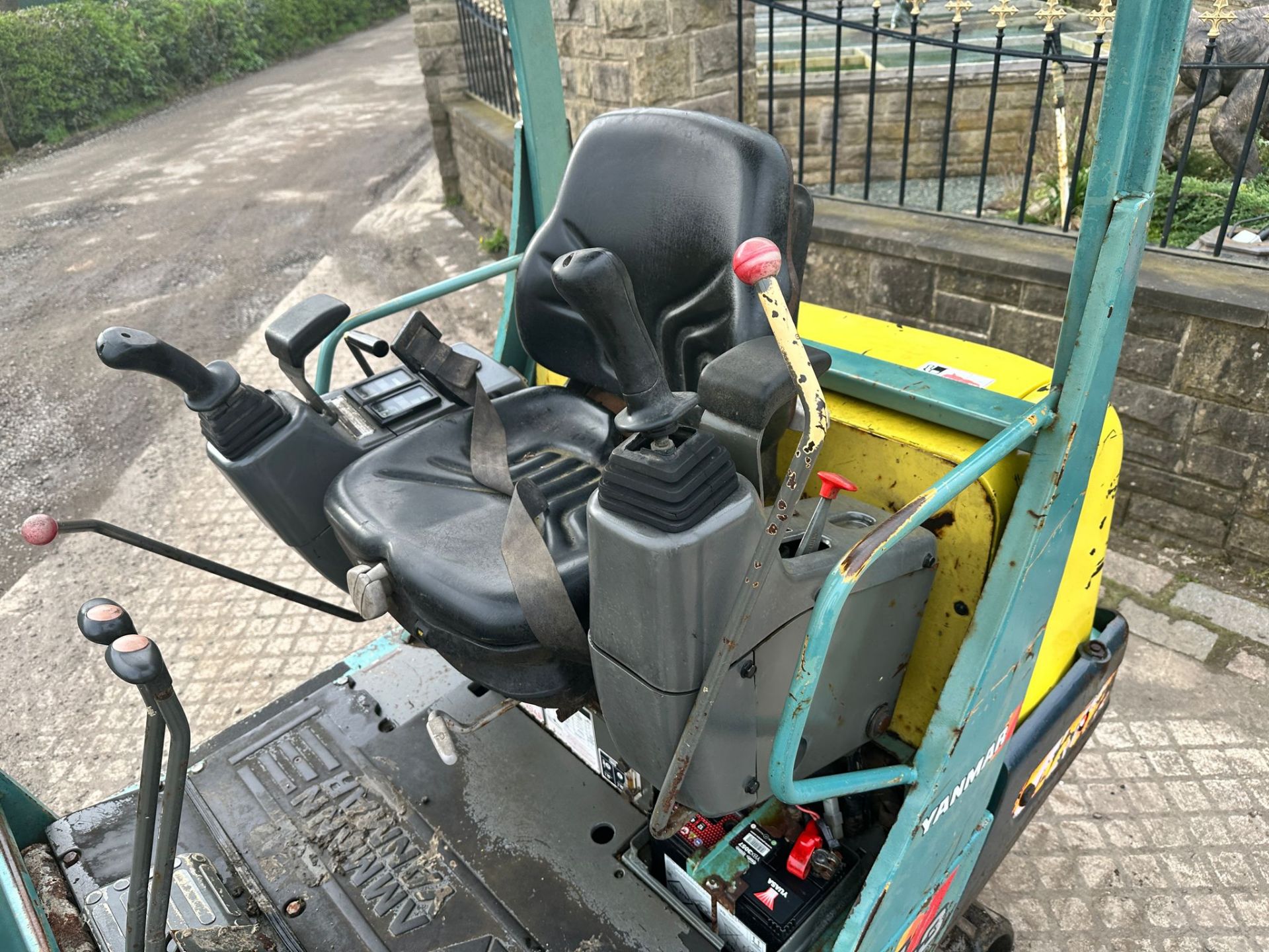 YANMAR B15-3 MINI EXCAVATOR *PLUS VAT* - Image 13 of 20