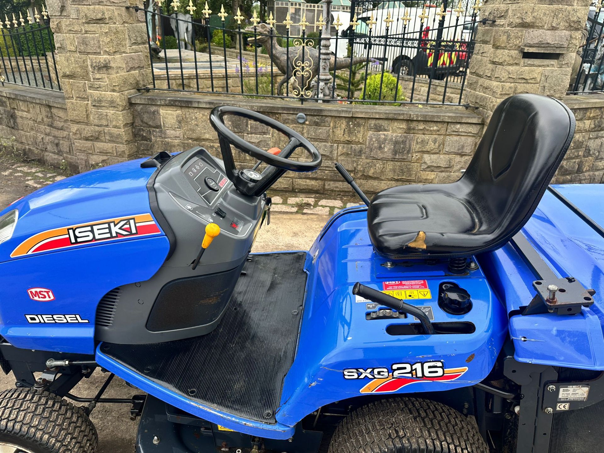 2017 ISEKI SXG216 DIESEL RIDE ON MOWER *PLUS VAT* - Image 9 of 17