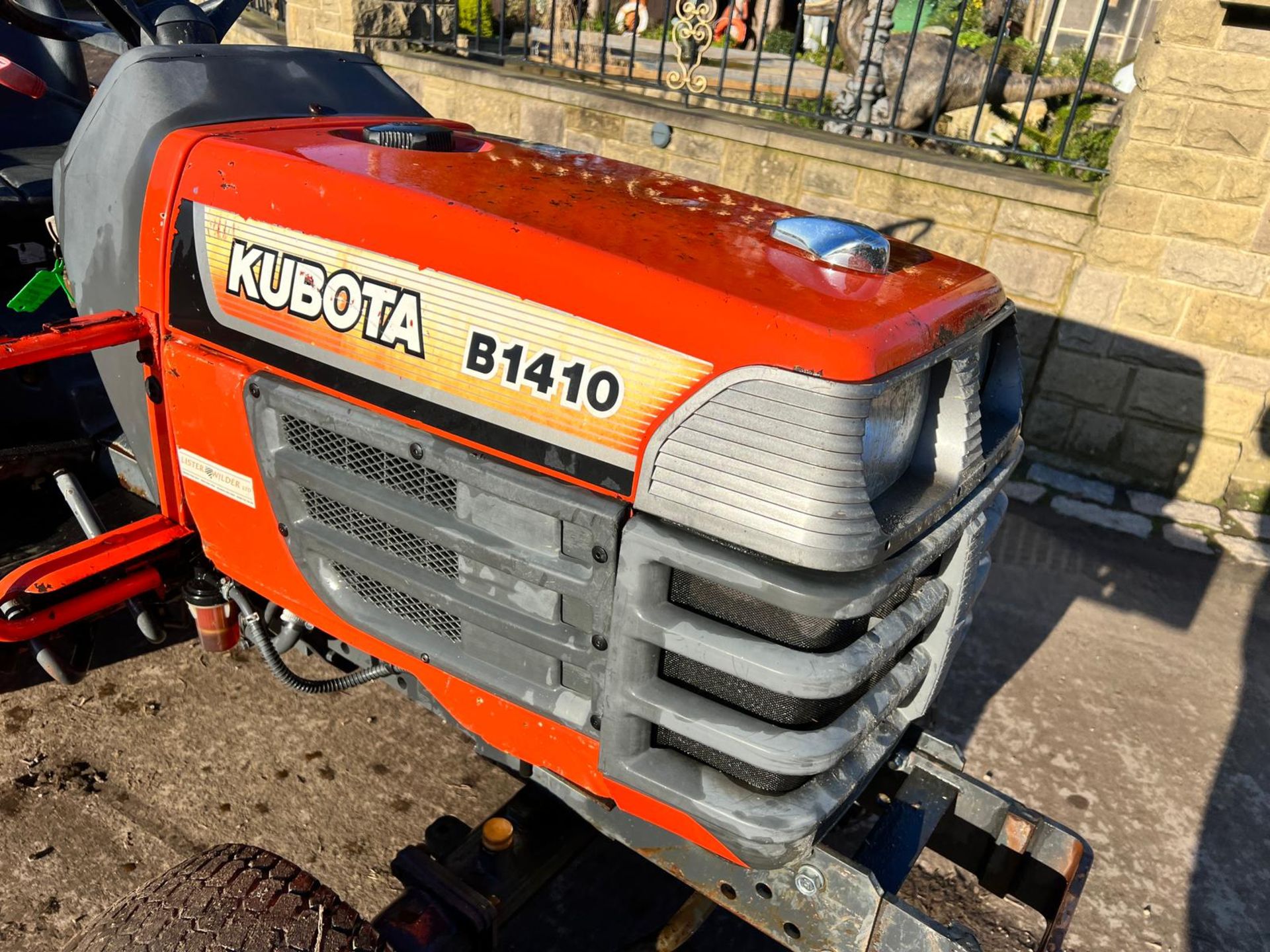 KUBOTA B1410 4WD COMPACT TRACTOR WITH WESSEX 4FT MENAGE LEVELLER *PLUS VAT* - Image 10 of 15
