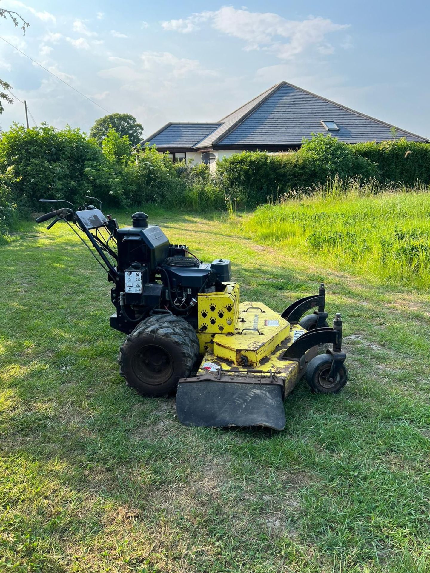 GREAT DANE ZERO TURN LAWN MOWER *PLUS VAT*