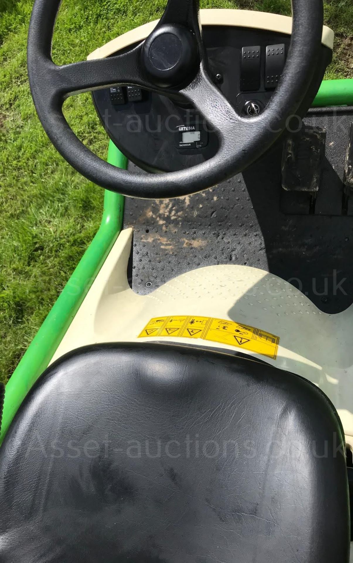 2014 ETESIA HYDRO 80 RIDE ON LAWN MOWER C/W REAR GRASS COLLECTOR, RUNS, DRIVES AND CUTS *PLUS VAT* - Bild 3 aus 5