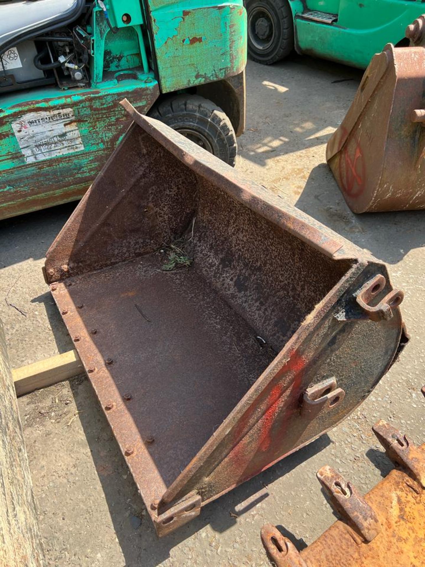 LOADER BUCKET *NO VAT* - Image 2 of 2