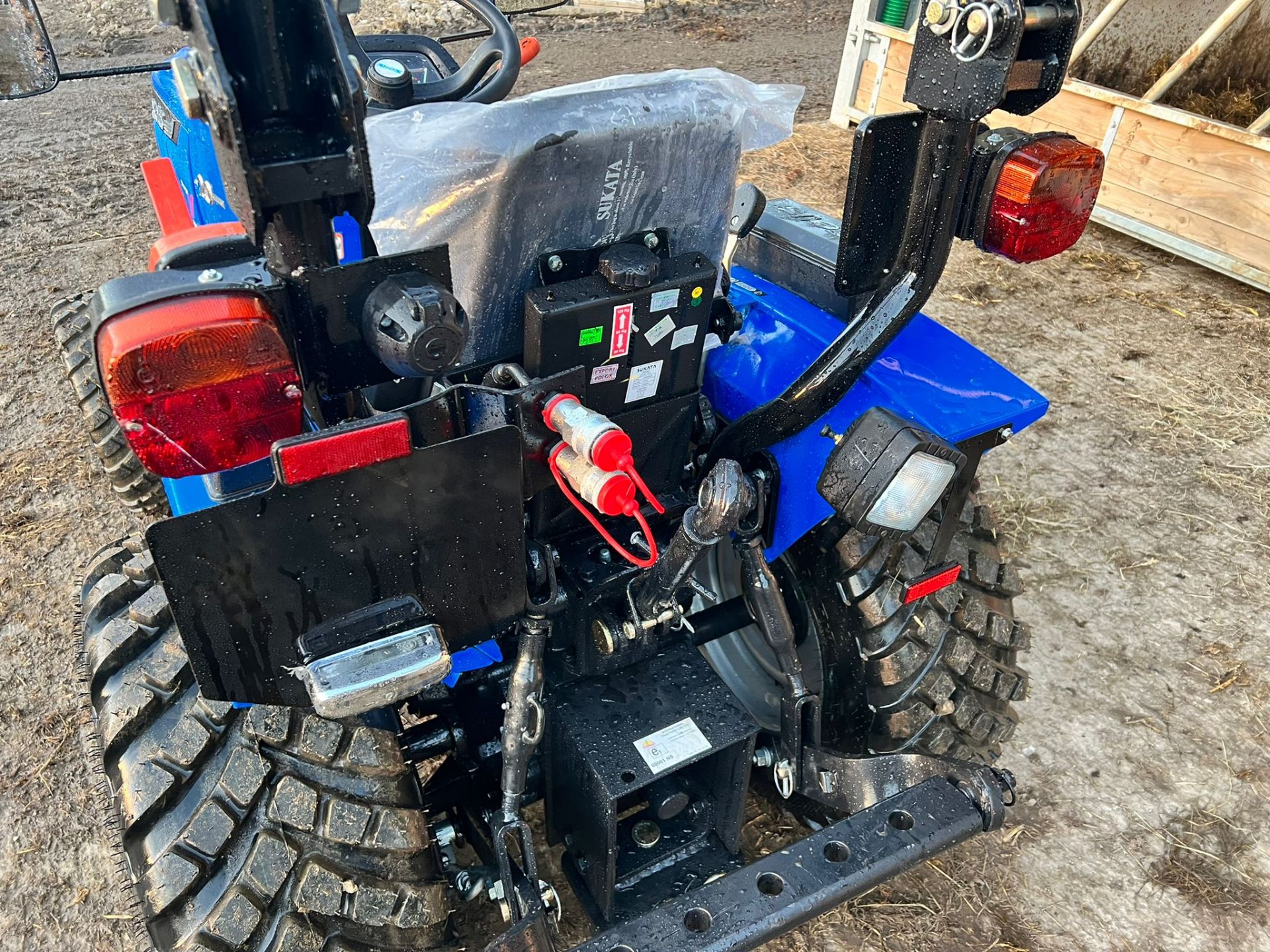 UNUSED SOLIS 20 20hp 4WD COMPACT TRACTOR, SHOWING A LOW AND GENUINE 3 HOURS *PLUS VAT* - Bild 8 aus 16