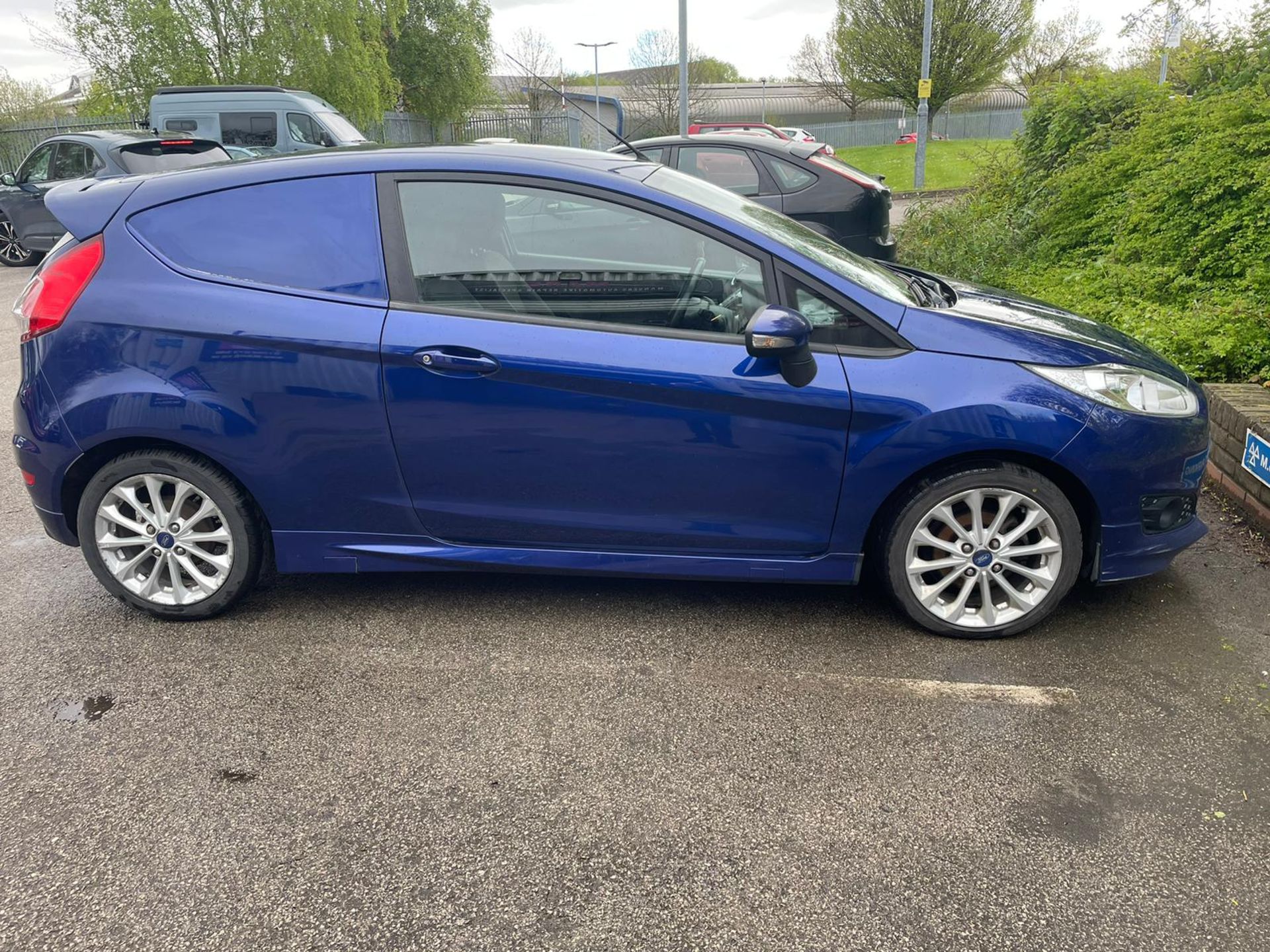 2015/15 REG FORD FIESTA SPORT TDCI 1.6 DIESEL MANUAL BLUE VAN, SHOWING 1 FORMER KEEPER *NO VAT* - Image 7 of 16