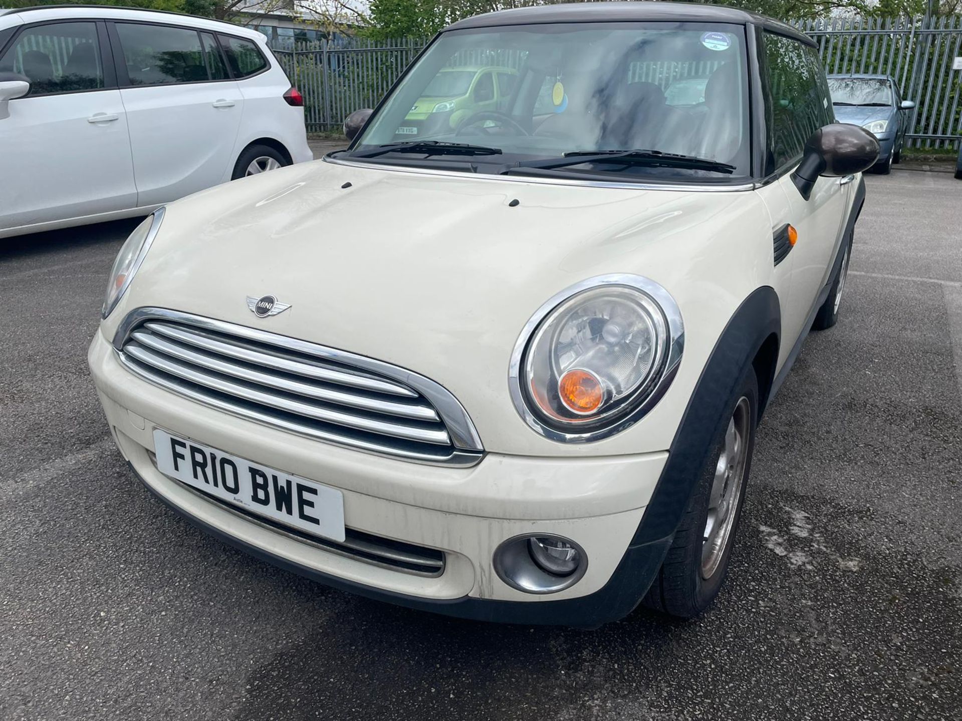 2010/10 REG MINI ONE 1.6 PETROL WHITE MANUAL HATCHBACK *NO VAT* - Image 2 of 13