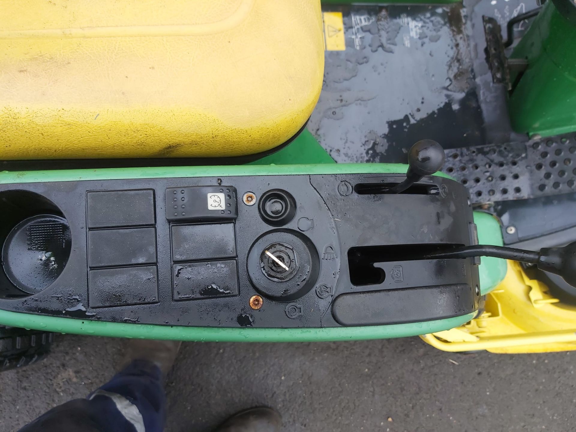 JOHN DEERE Ride-On Mower *NO VAT* - Image 7 of 7