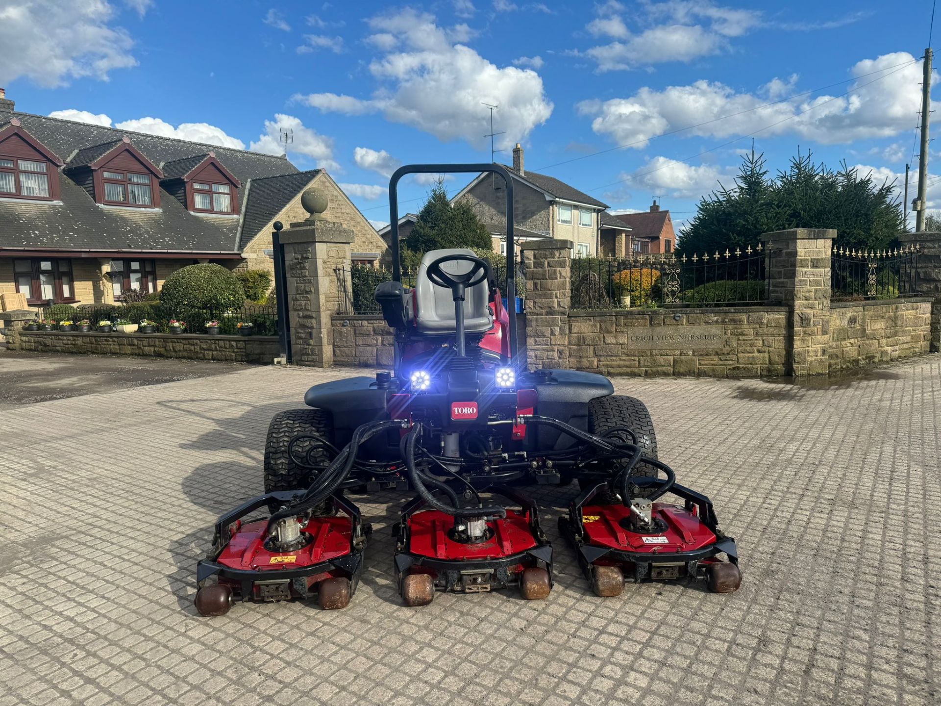 TORO 4300-D POD MOWER RIDE ON LAWN MOWER *PLUS VAT* - Image 5 of 18