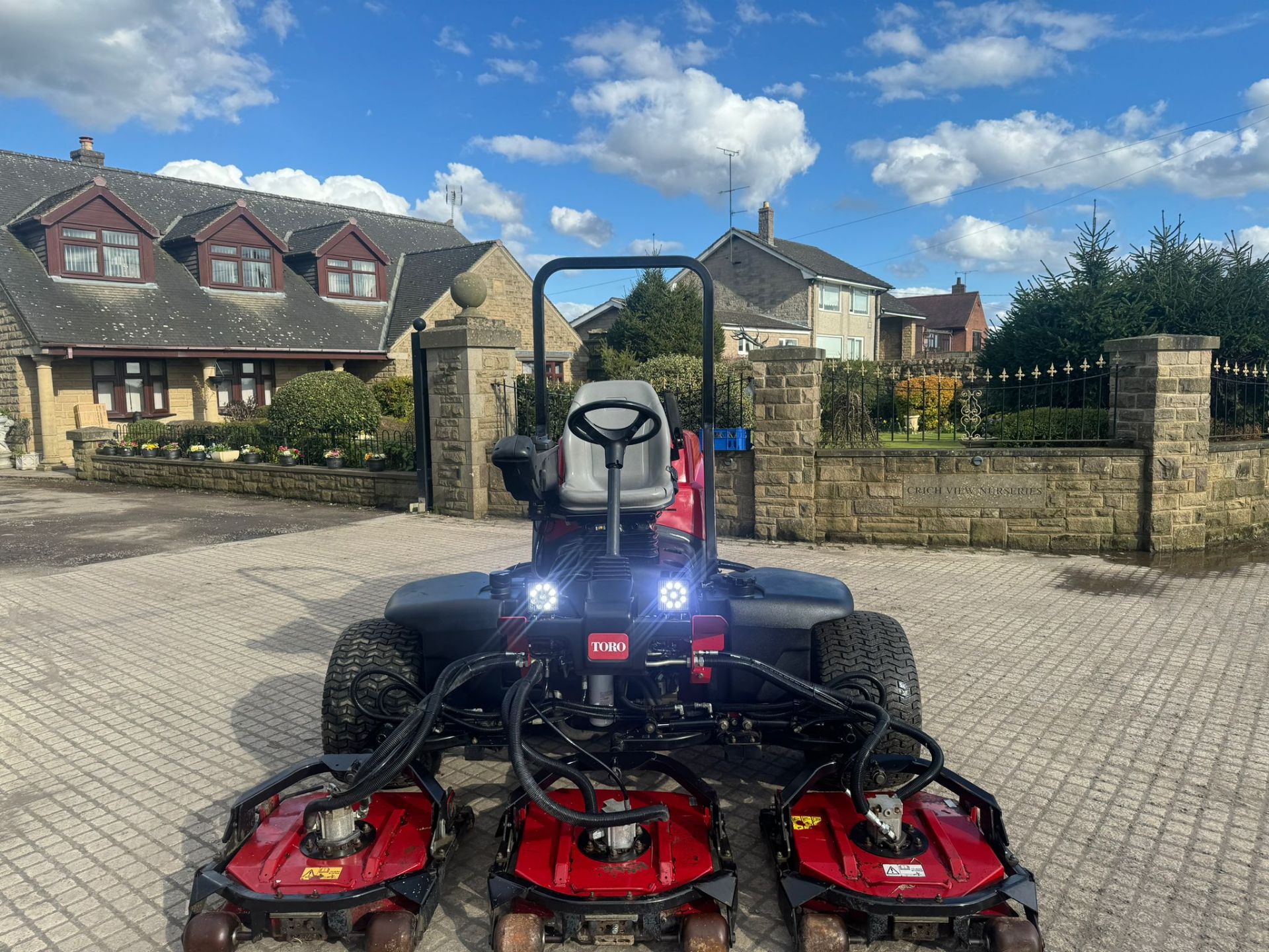 TORO 4300-D POD MOWER RIDE ON LAWN MOWER *PLUS VAT* - Image 4 of 18