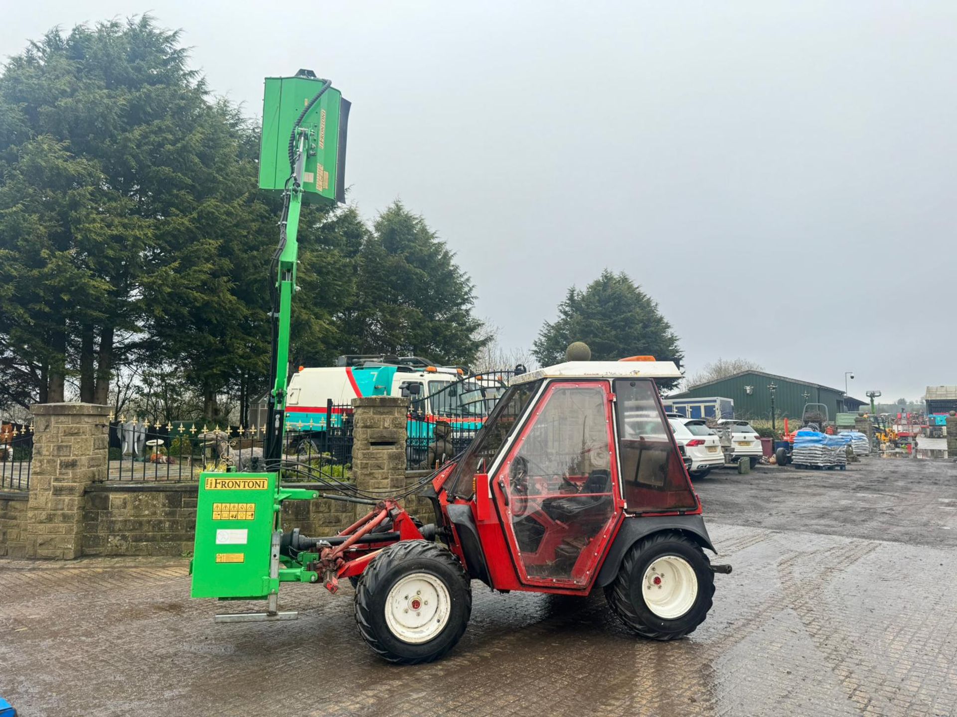 AEBI TERRATRAC TT80 4WD BANK/SLOPE TRACTOR WITH 2017 FRONTONI ELITE 450 HEDGE CUTTER *NO VAT* - Image 4 of 17