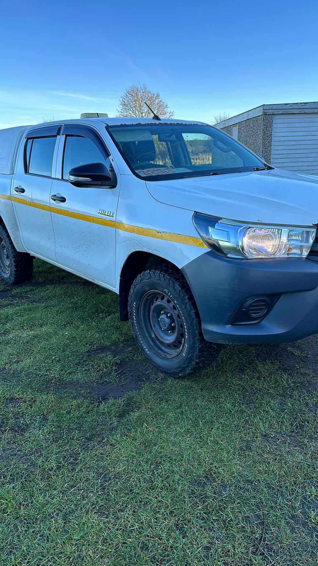 2017 TOYOTA HILUX ACTIVE D-4D 4WD DCB WHITE PICK-UP *NO VAT* - Image 2 of 11