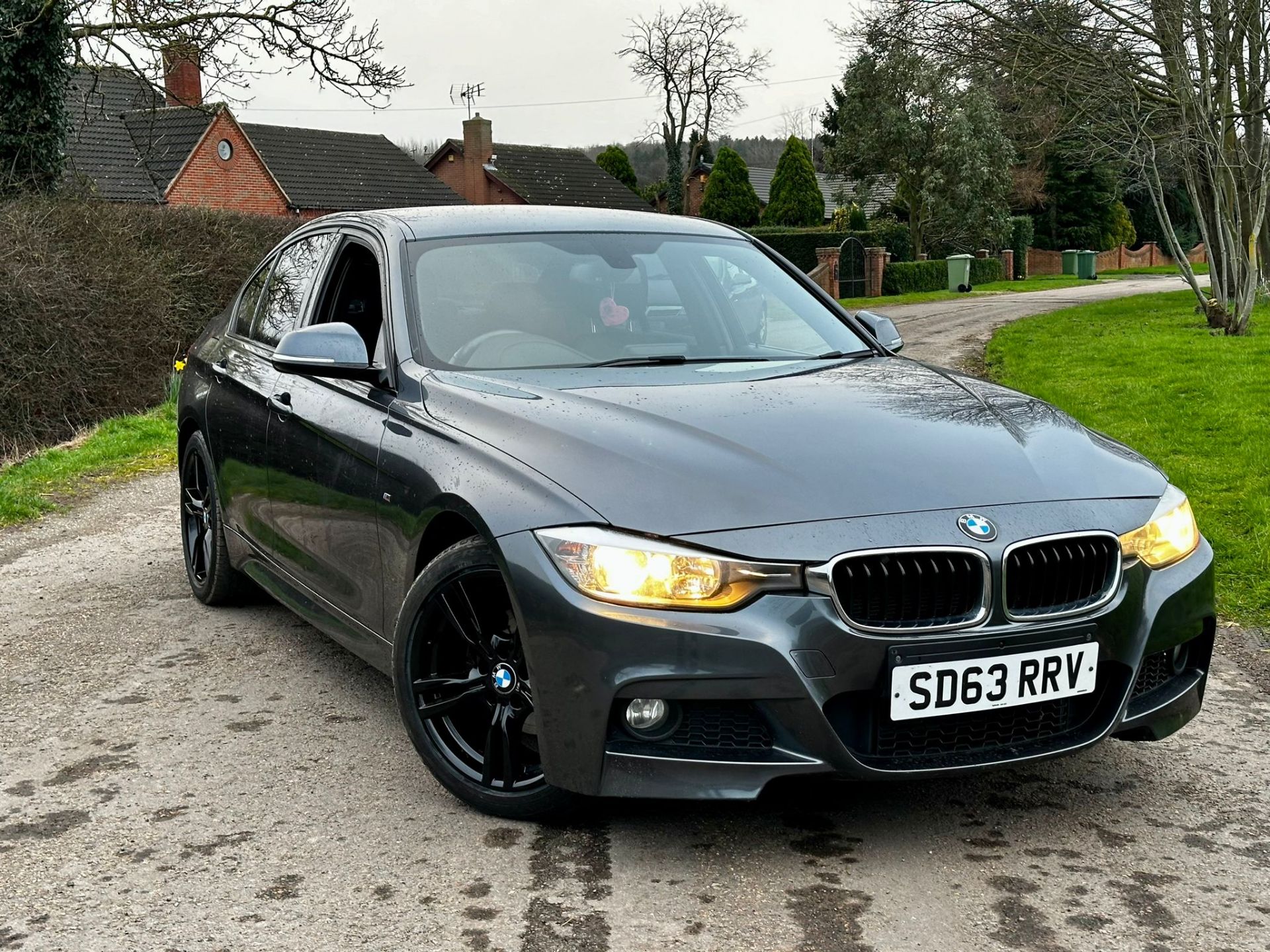 2013 BMW 318D M SPORT GREY SALON *NO VAT*