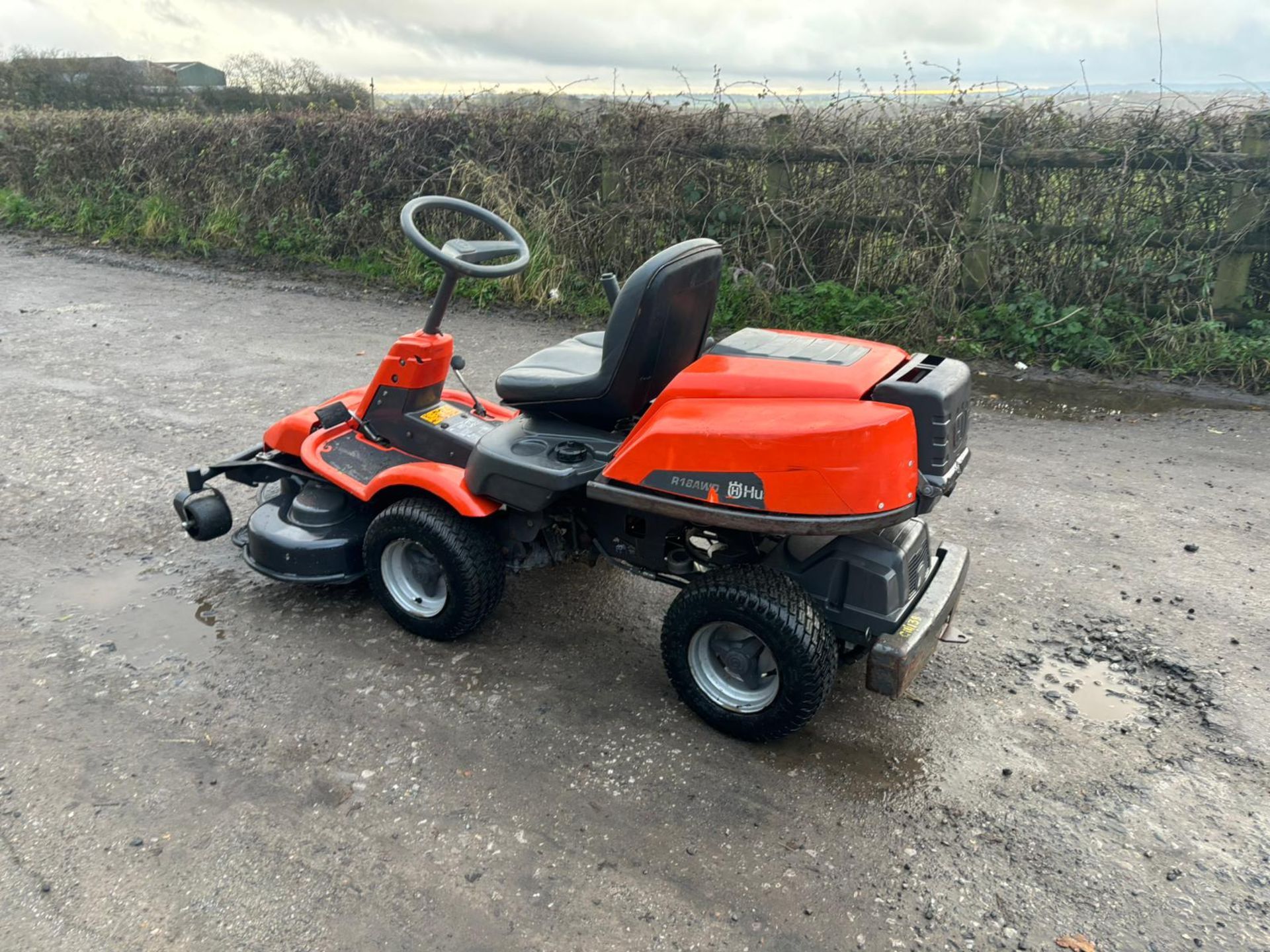 HUSQVARNA R18 AWD OUTFRONT RIDE ON LAWN MOWER *PLUS VAT* - Image 8 of 15
