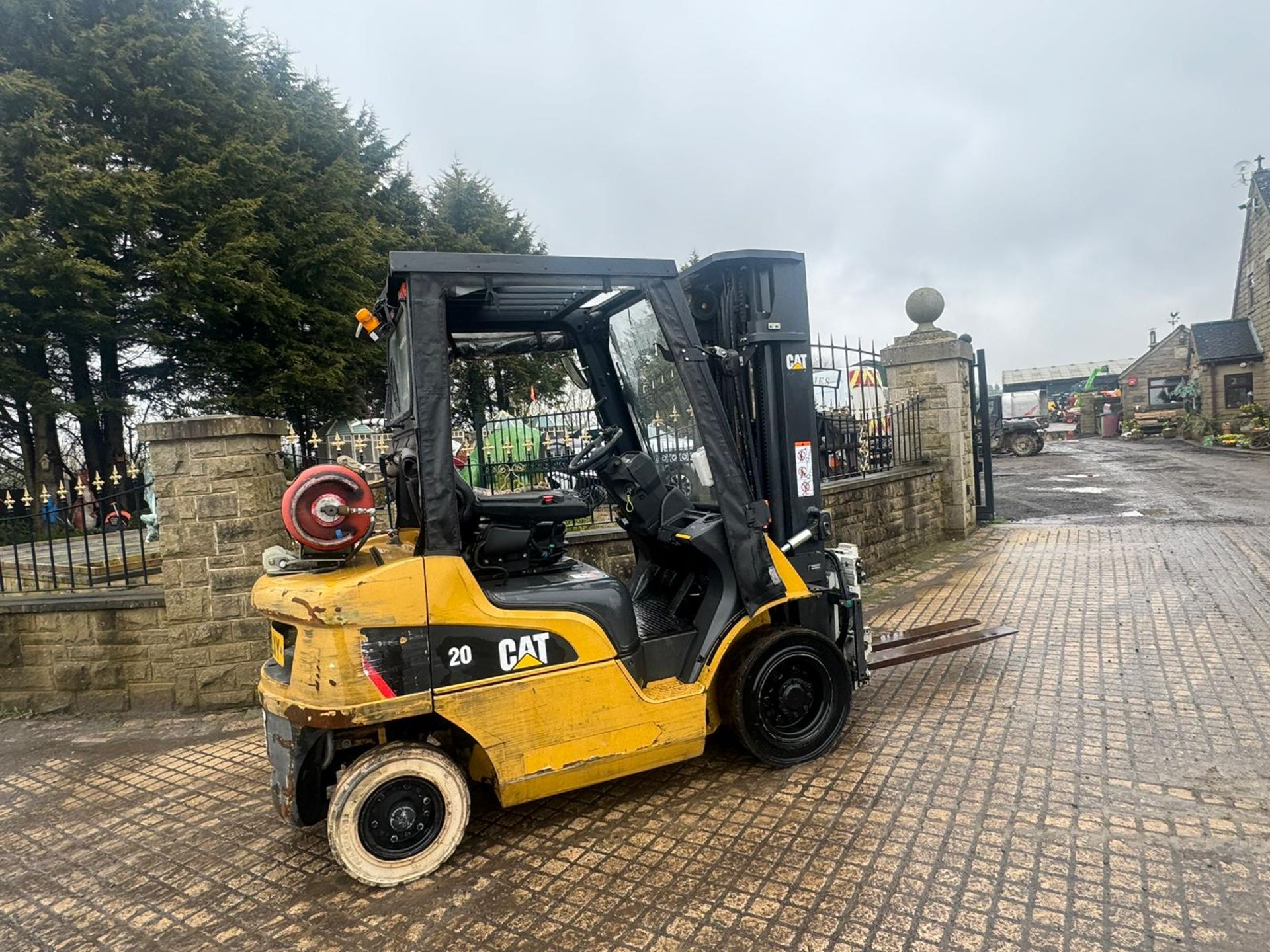 2018 CAT GP20NT 2 TON FORKLIFT *PLUS VAT* - Image 11 of 17