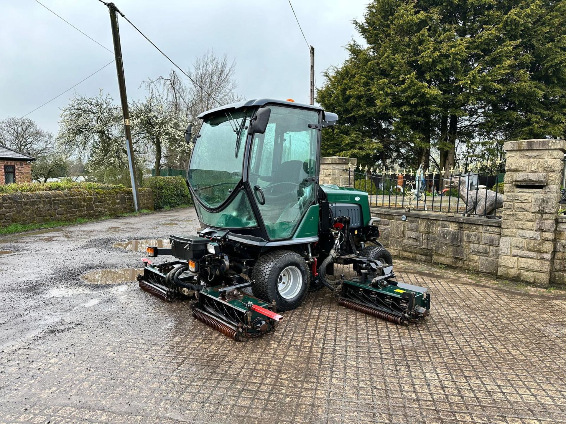 2009/58 HAYTER T424 4WD 5 GANG RIDE ON CYLINDER MOWER *PLUS VAT* - Image 4 of 18