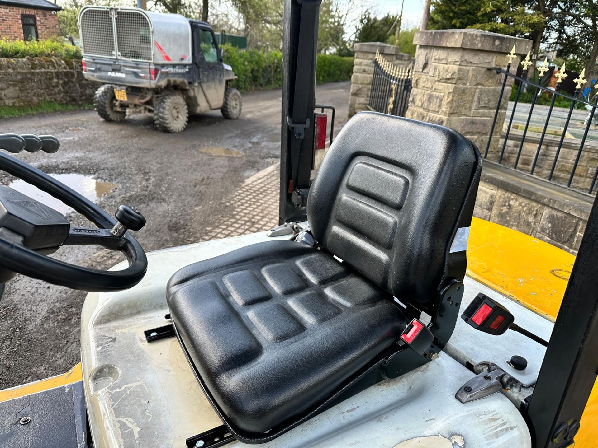 HALLA HDF25 2.5 TON DIESEL FORKLIFT *PLUS VAT* - Image 10 of 12