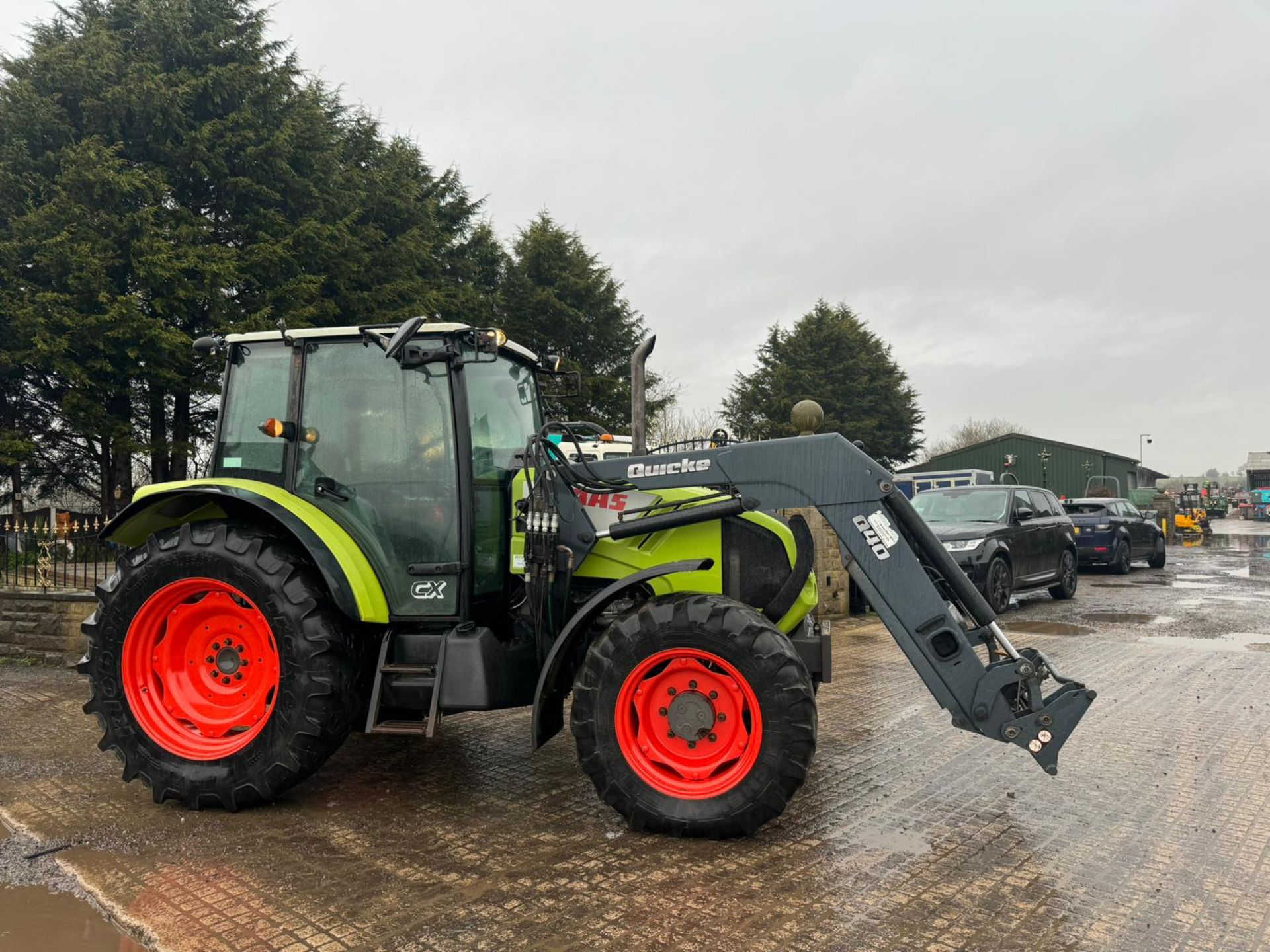 2010 CLASS AXIOS 330CX 92HP PREMIUM TRACTOR WITH QUICKE Q40 FRONT LOADER *PLUS VAT*