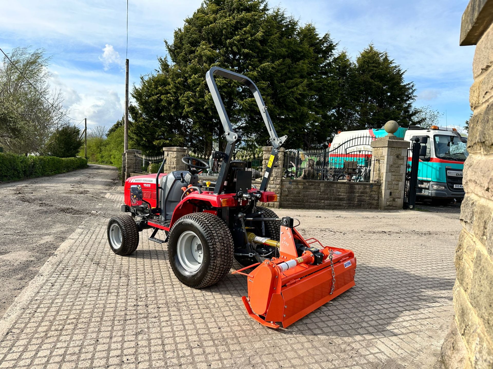 MASSEY FERGUSON 1525 25HP 4WD COMPACT TRACTOR WITH FARM MASTER RT135 1.35 METRE ROTAVATOR *PLUS VAT* - Image 11 of 15