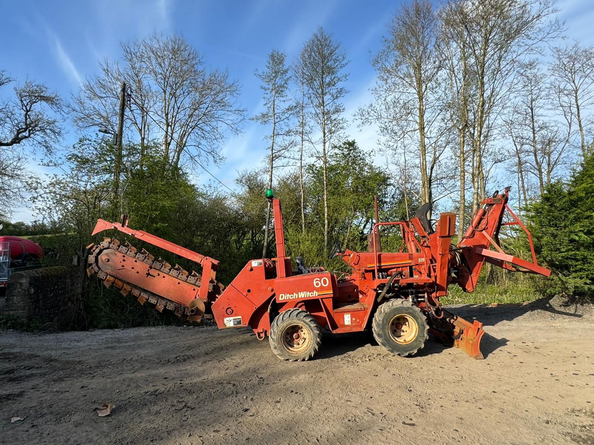 DITCH WITCH 5110 TRENCHER WITH DIGGER AND BLADE *PLUS VAT* - Image 2 of 16